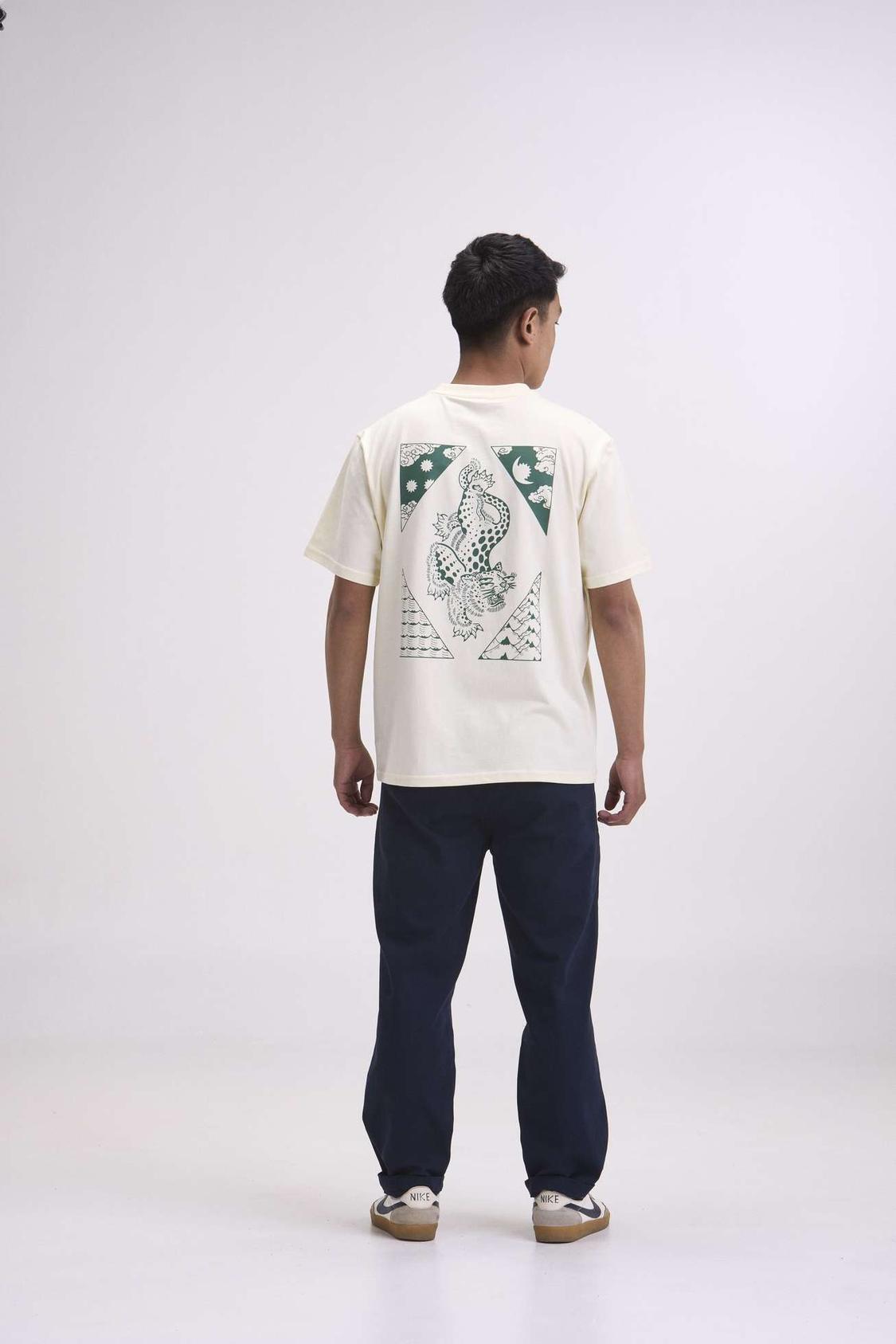 arniko-mustang-t-shirt-off-white-leoparden-print-bio image 3