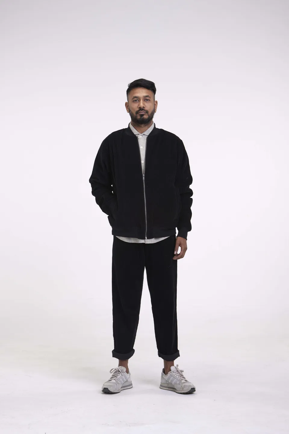 arniko-binam-black-corduroy-jacke-mit-reissverschluss image 1