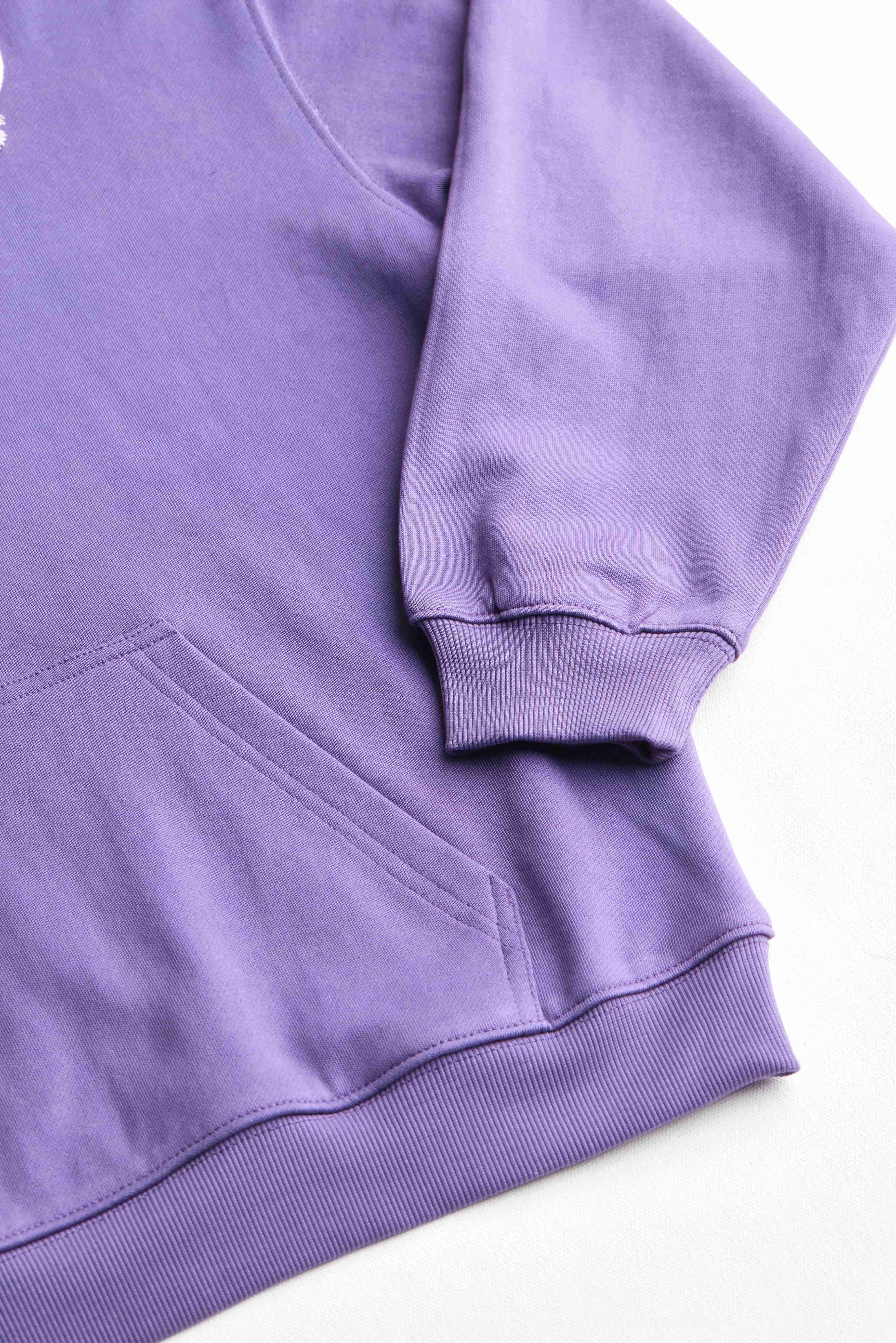 arniko-club-hoodie-grape-bio-baumwolle-unisex image 4