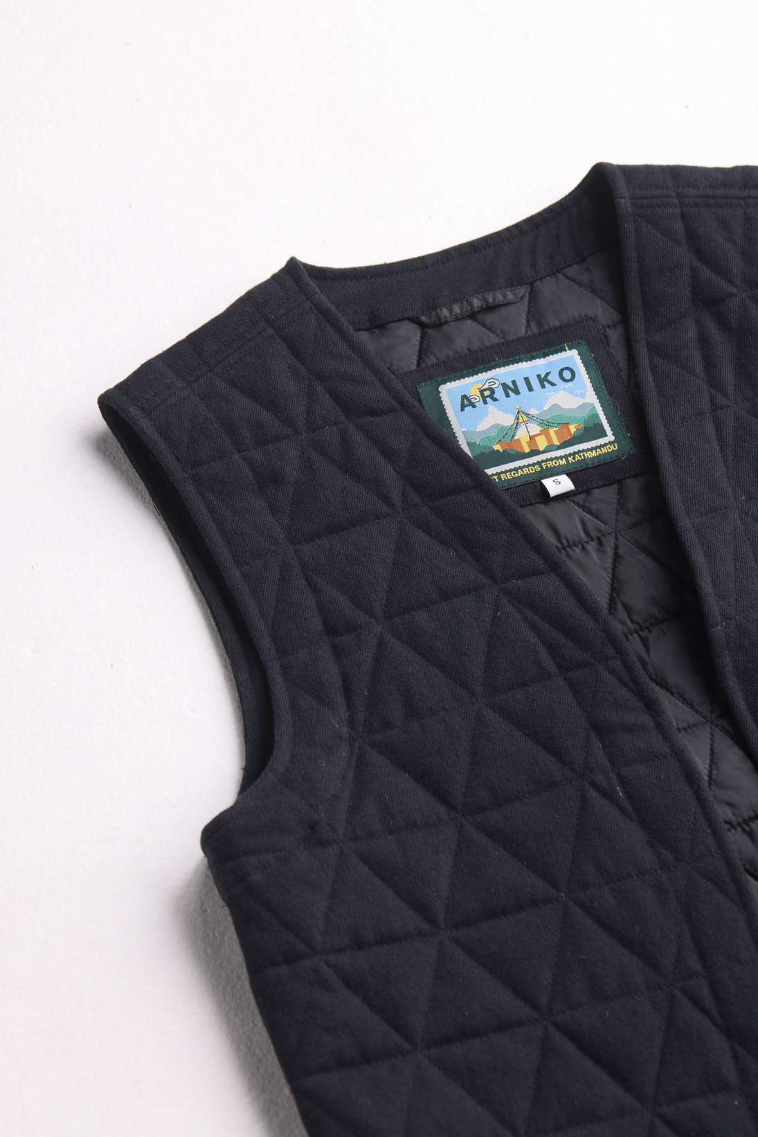 arniko-zoi-weste-black-denim-bio-baumwolle-damen image 4