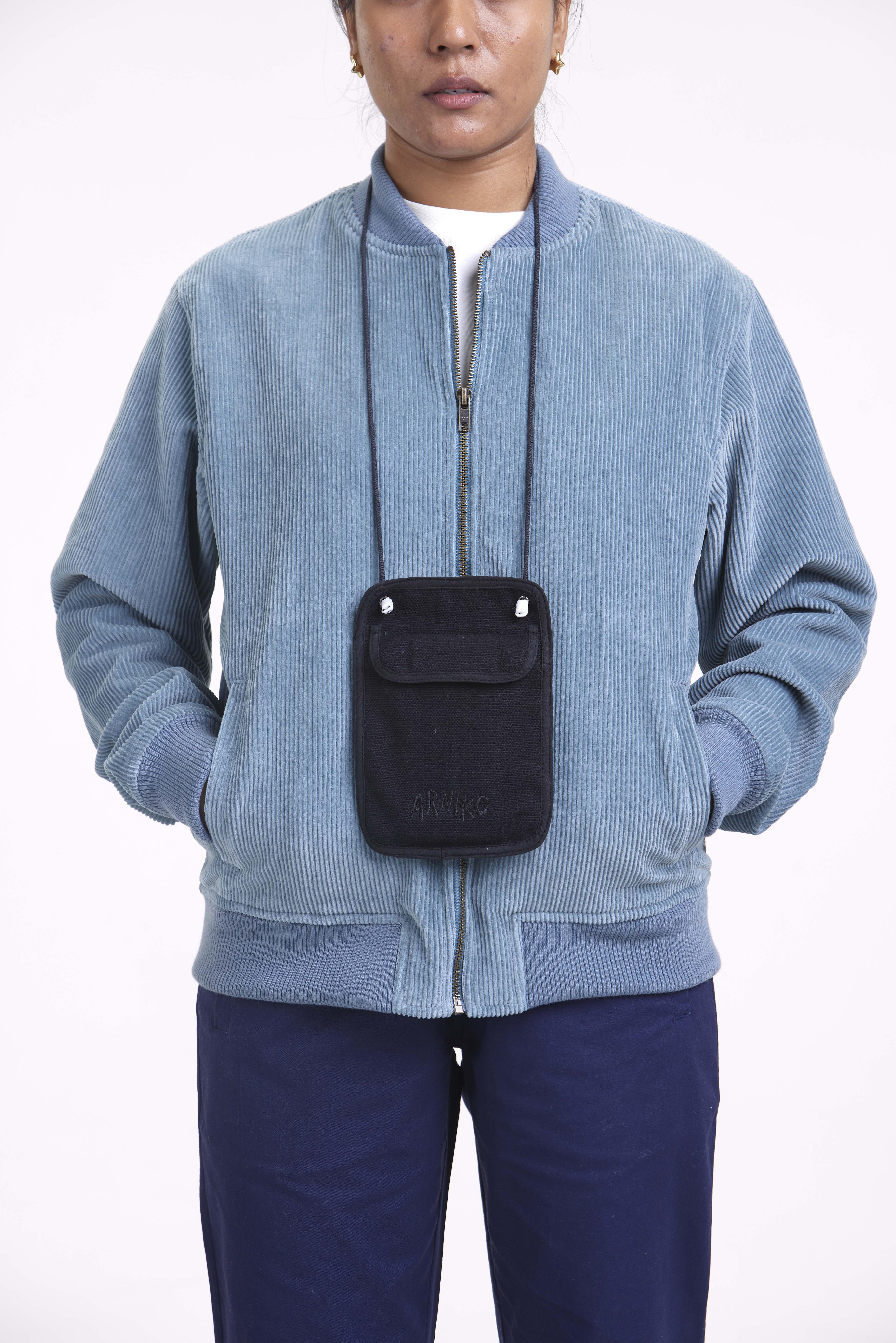 arniko-neck-pouch-black-canvas-bio-baumwolle image 2