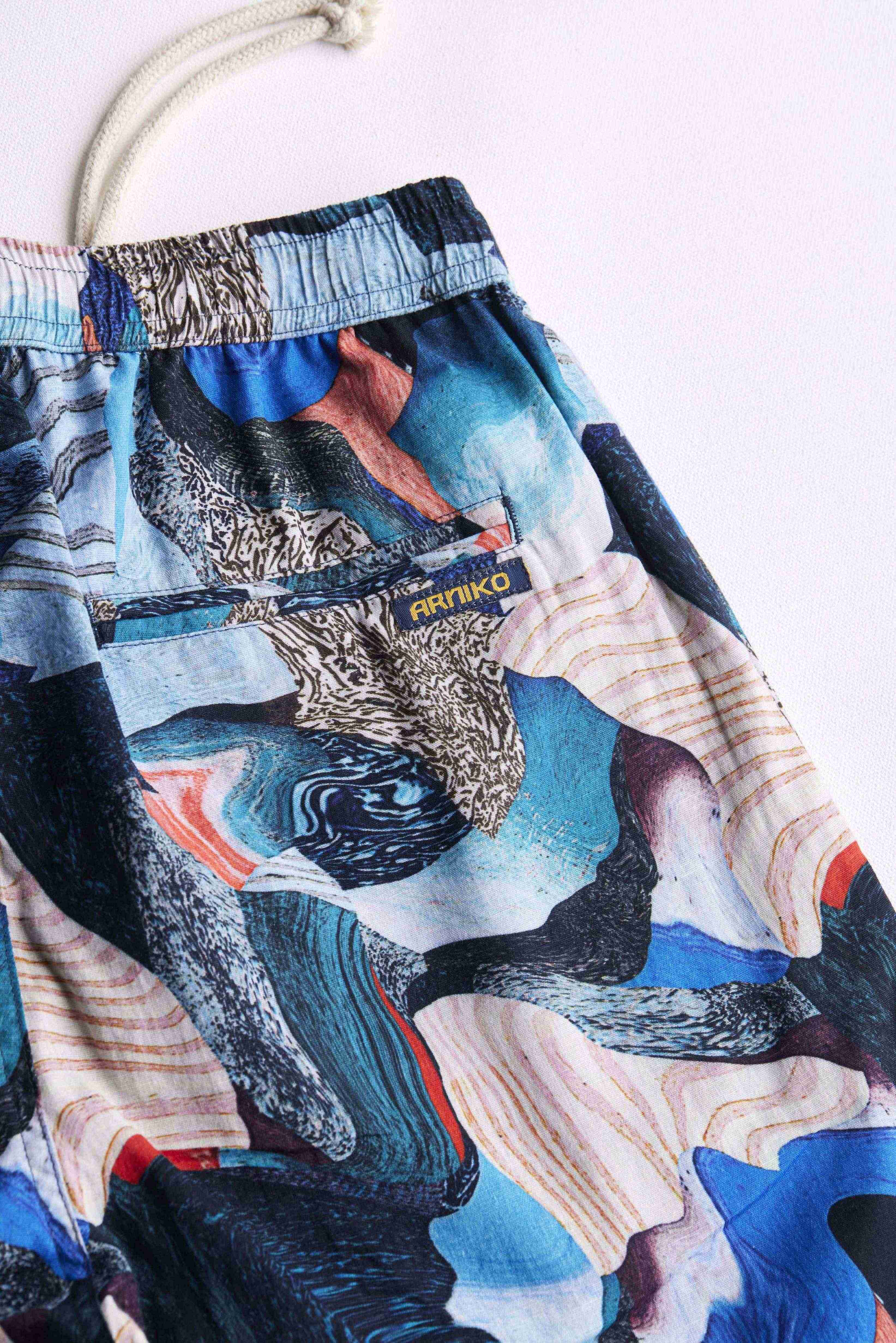 arniko-shorts-rishi-marble-shorts-70er-sommer image 2