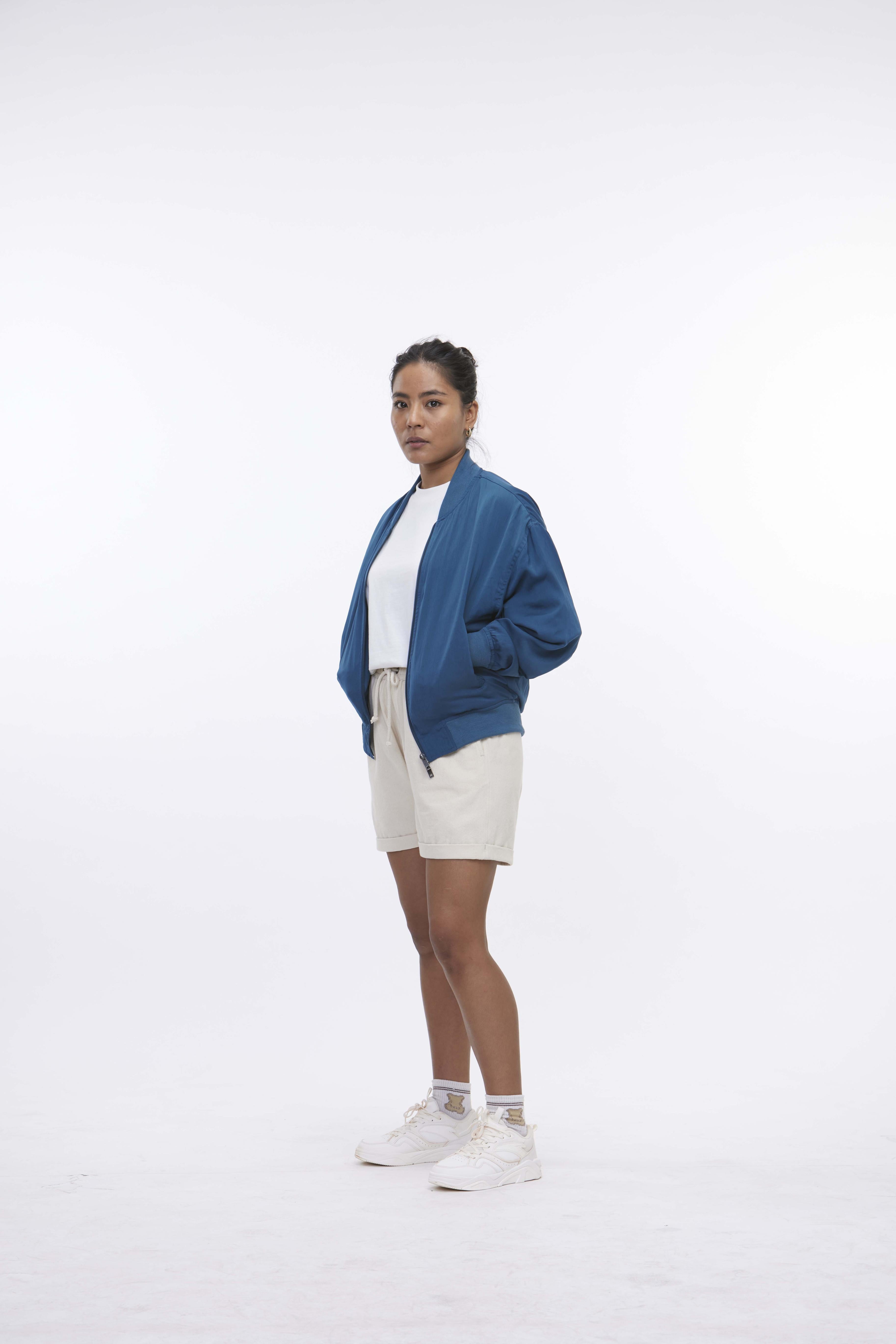 arniko-binam-jacke-blau-satin-mit-reissverschluss image 5