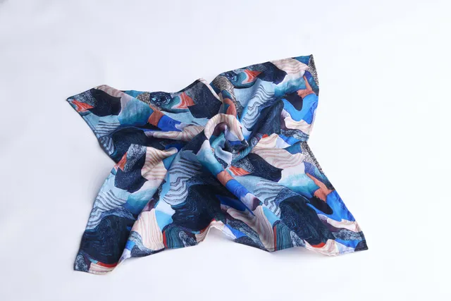 arniko-foulard-club-marble-seidentuch-100-seide image 1