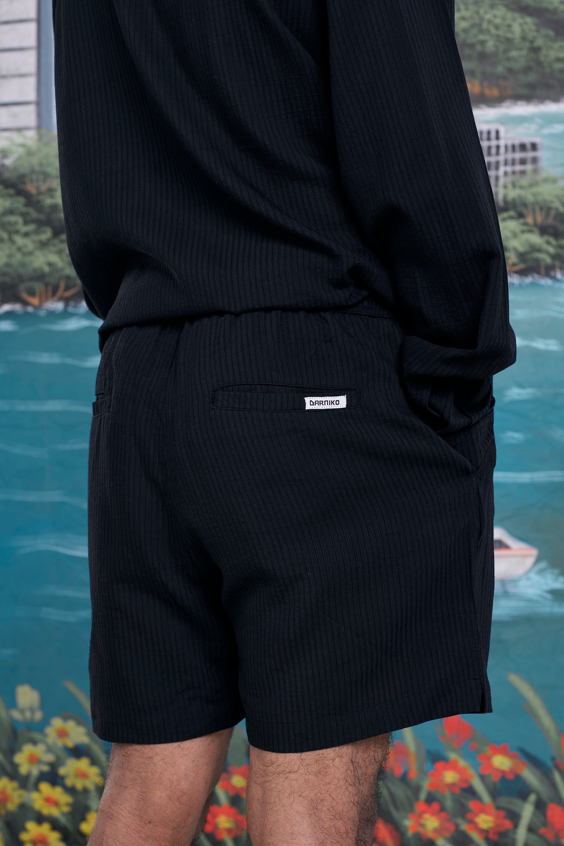 arniko-rishi-shorts-kurze-hose-banana-schwarz-unisex image 4