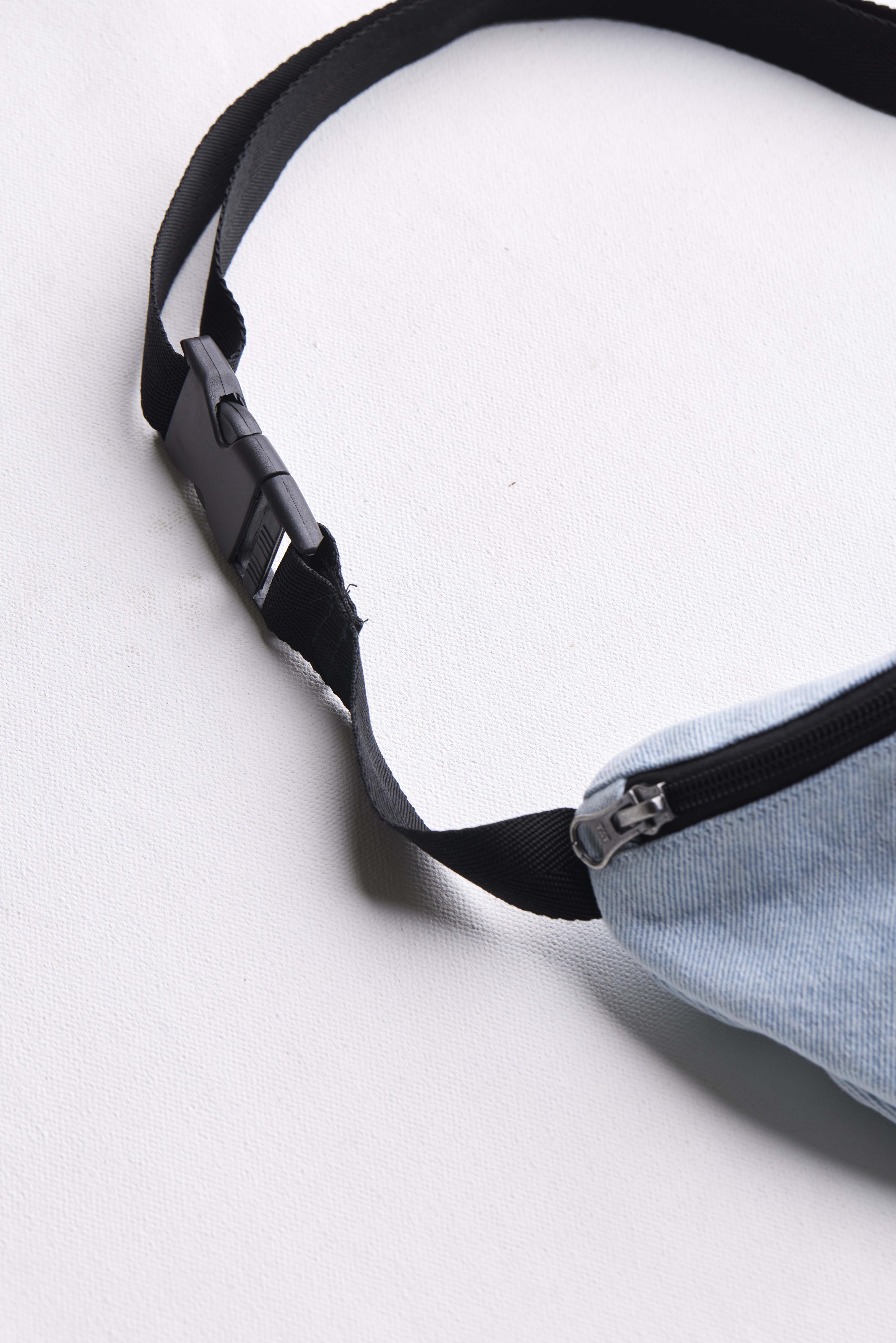arniko-bags-fanny-pack-light-blue-bauchtasche-hellblau image 3