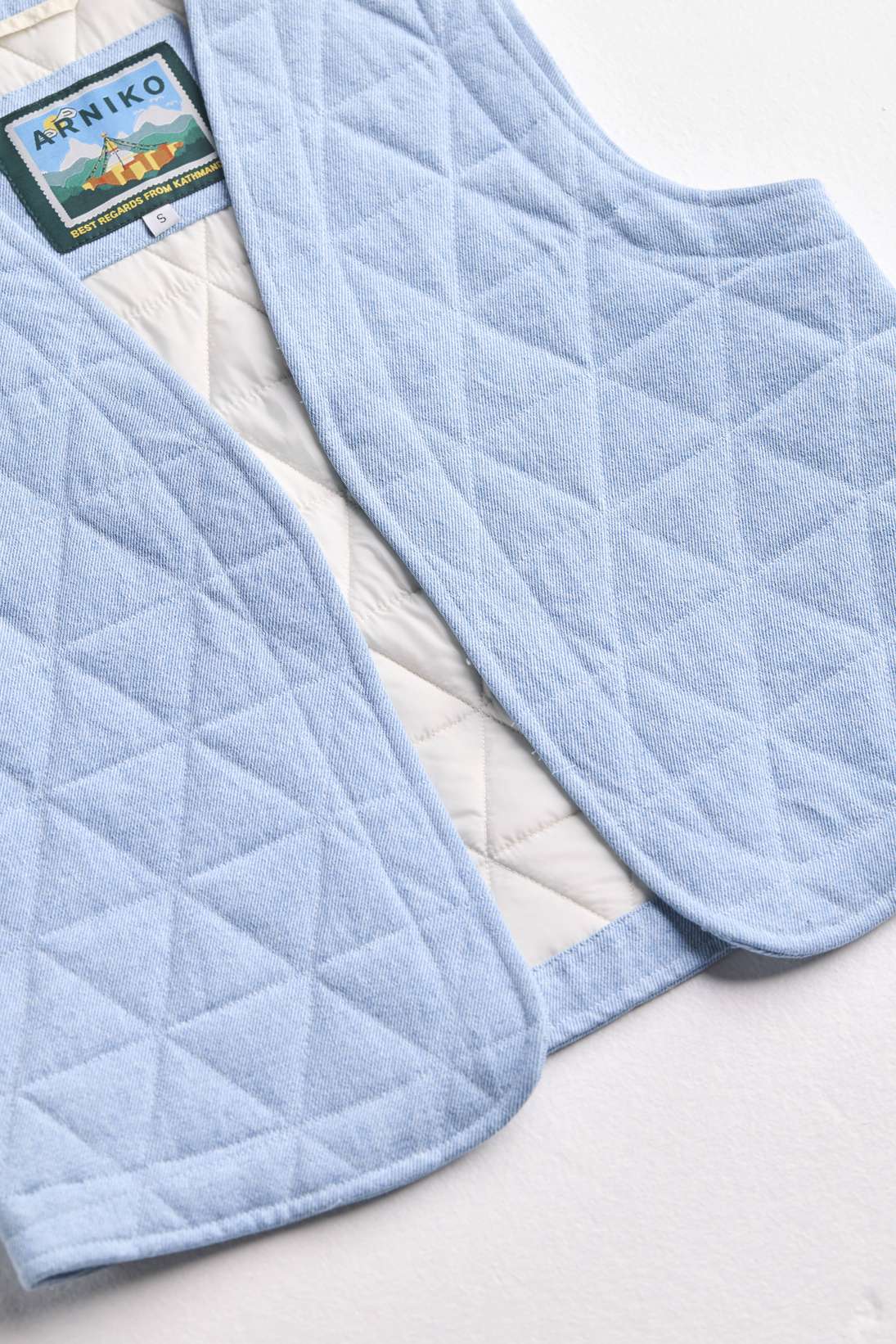 arniko-zoi-weste-hellblau-denim-damen image 4