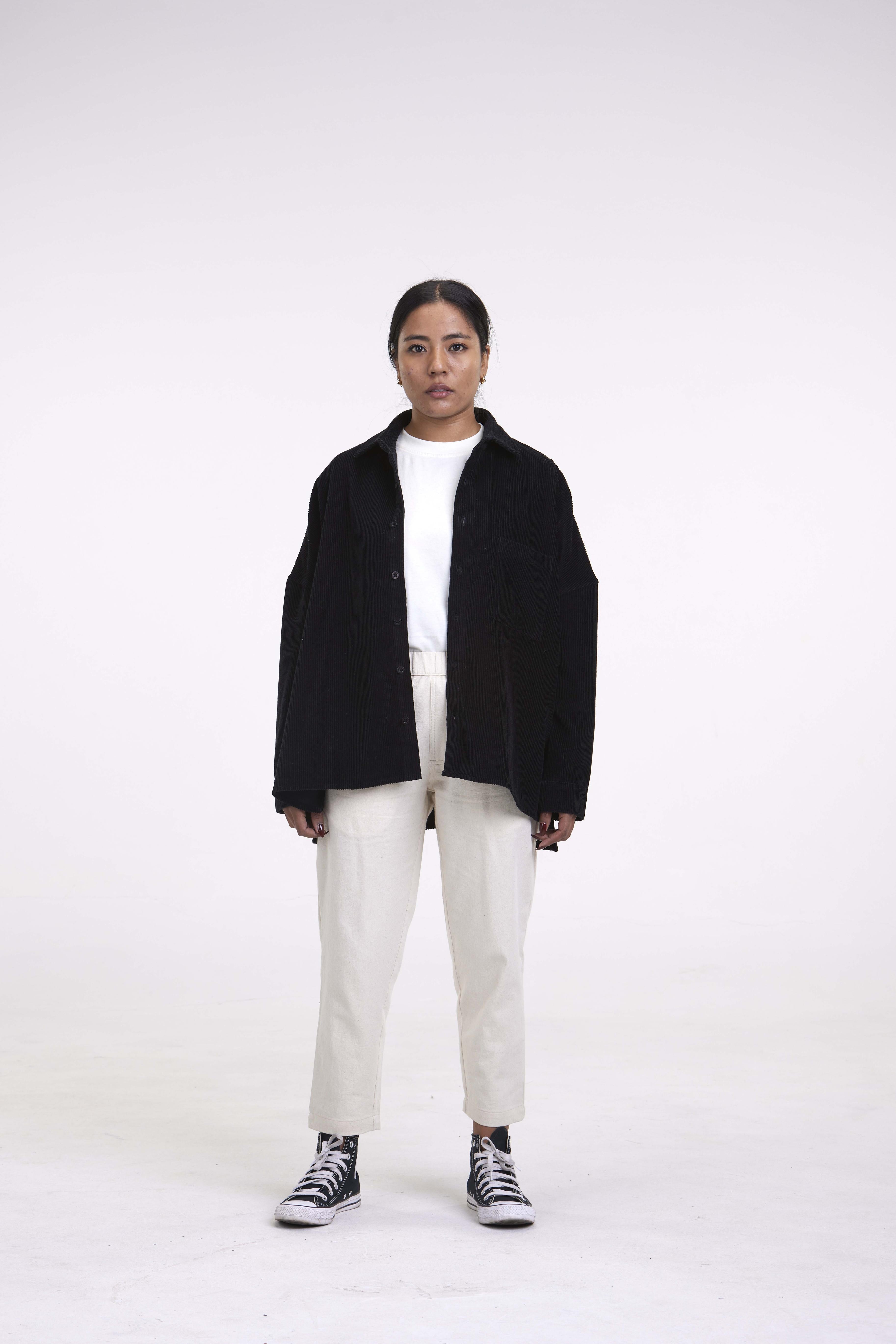 arniko-tahira-hemd-black-corduroy-oversize-damen image 5