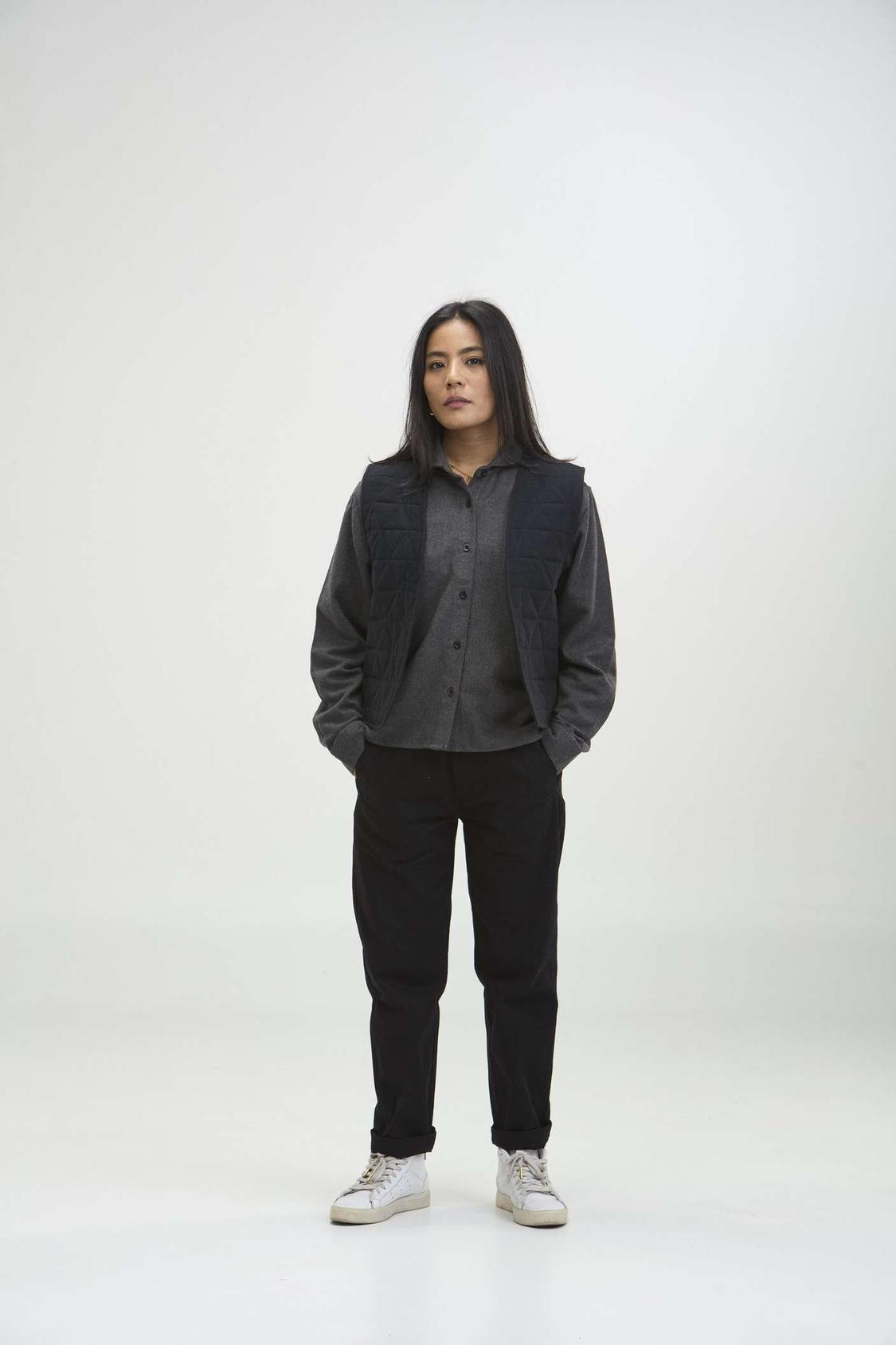 arniko-zoi-weste-black-denim-bio-baumwolle-damen image 5