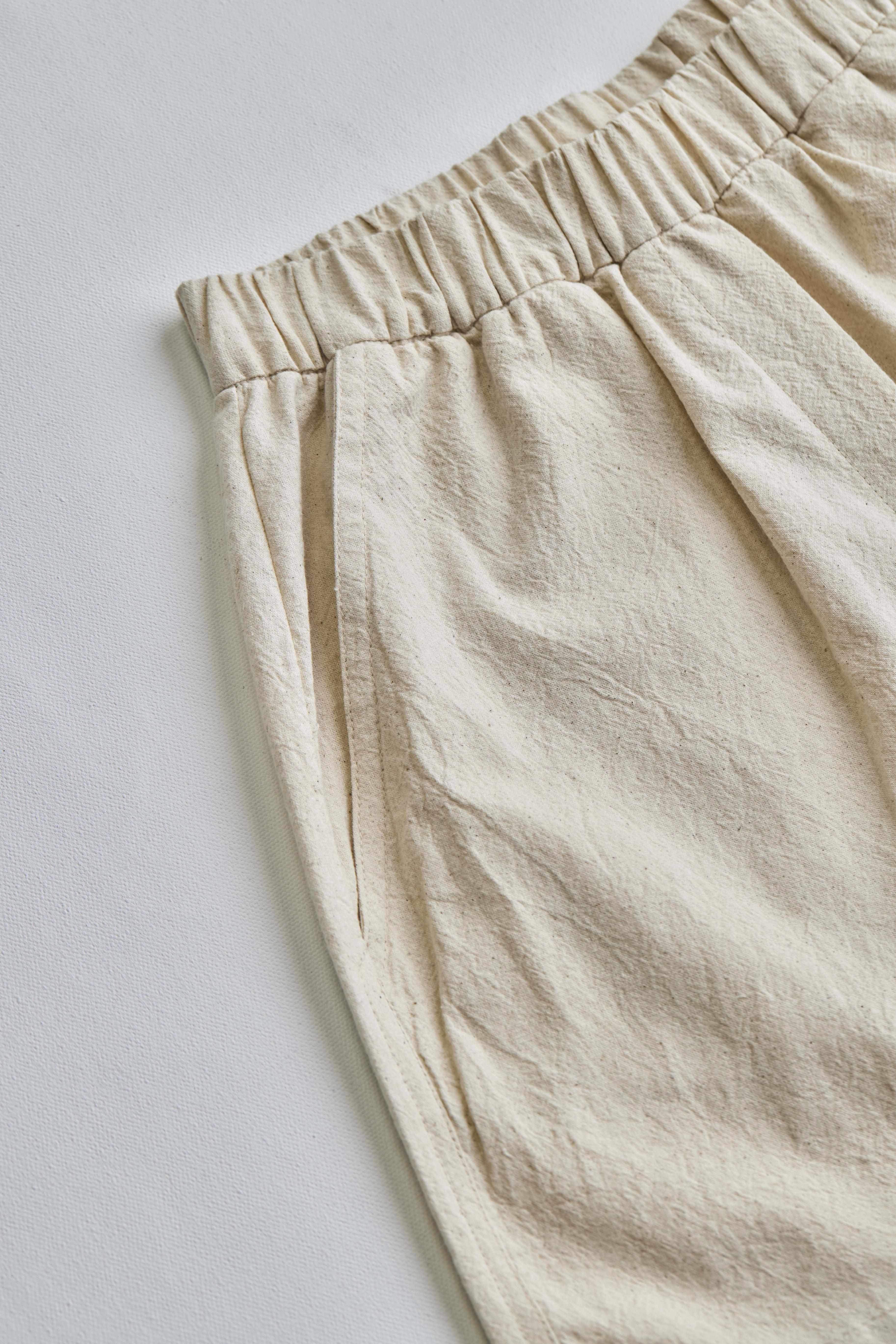 arniko-nuru-off-white-shorts-damen-bio-baumwolle image 2