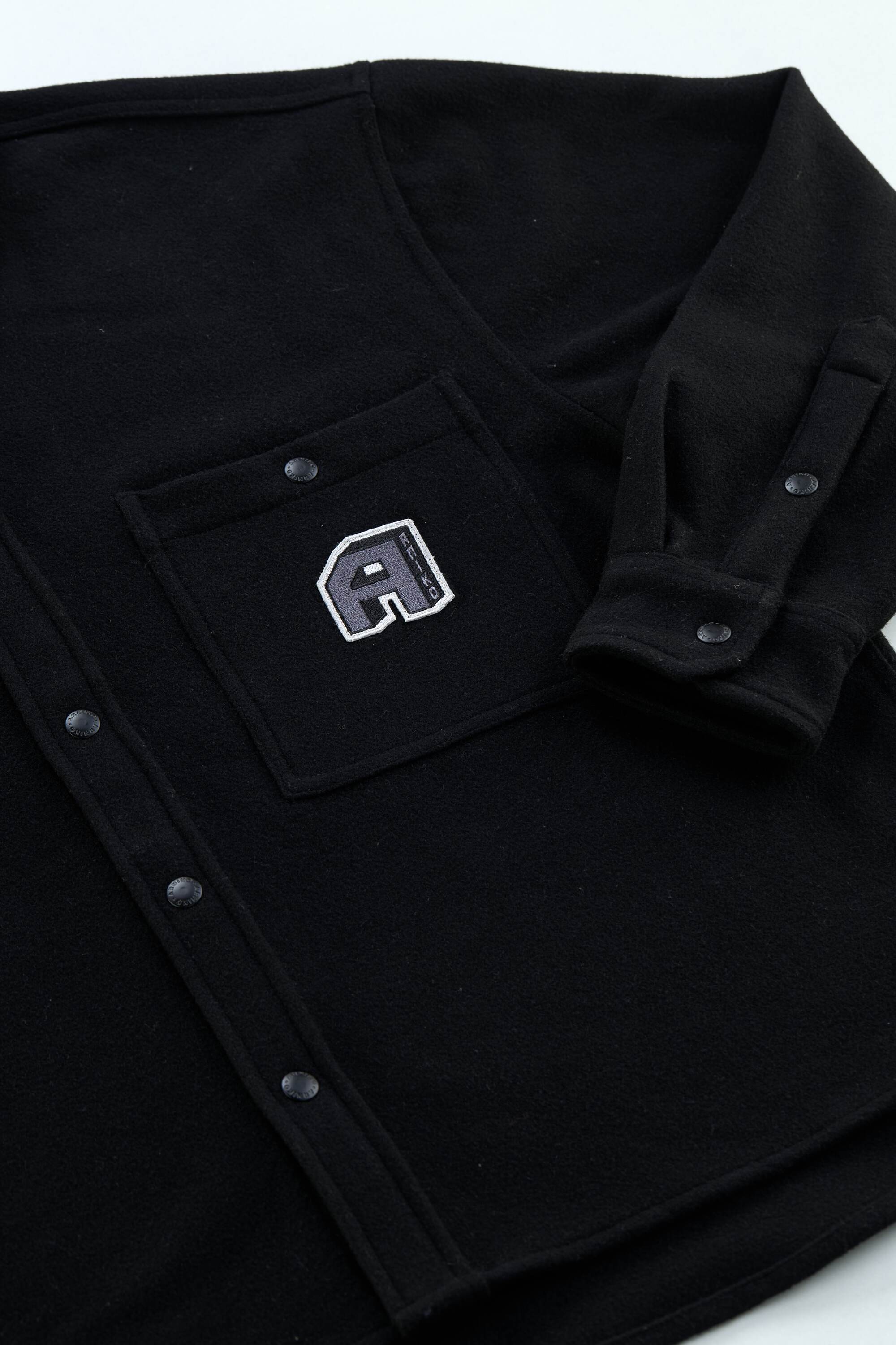 arniko-jp-overshirt-hemdjacke-schwarz-wolle image 5