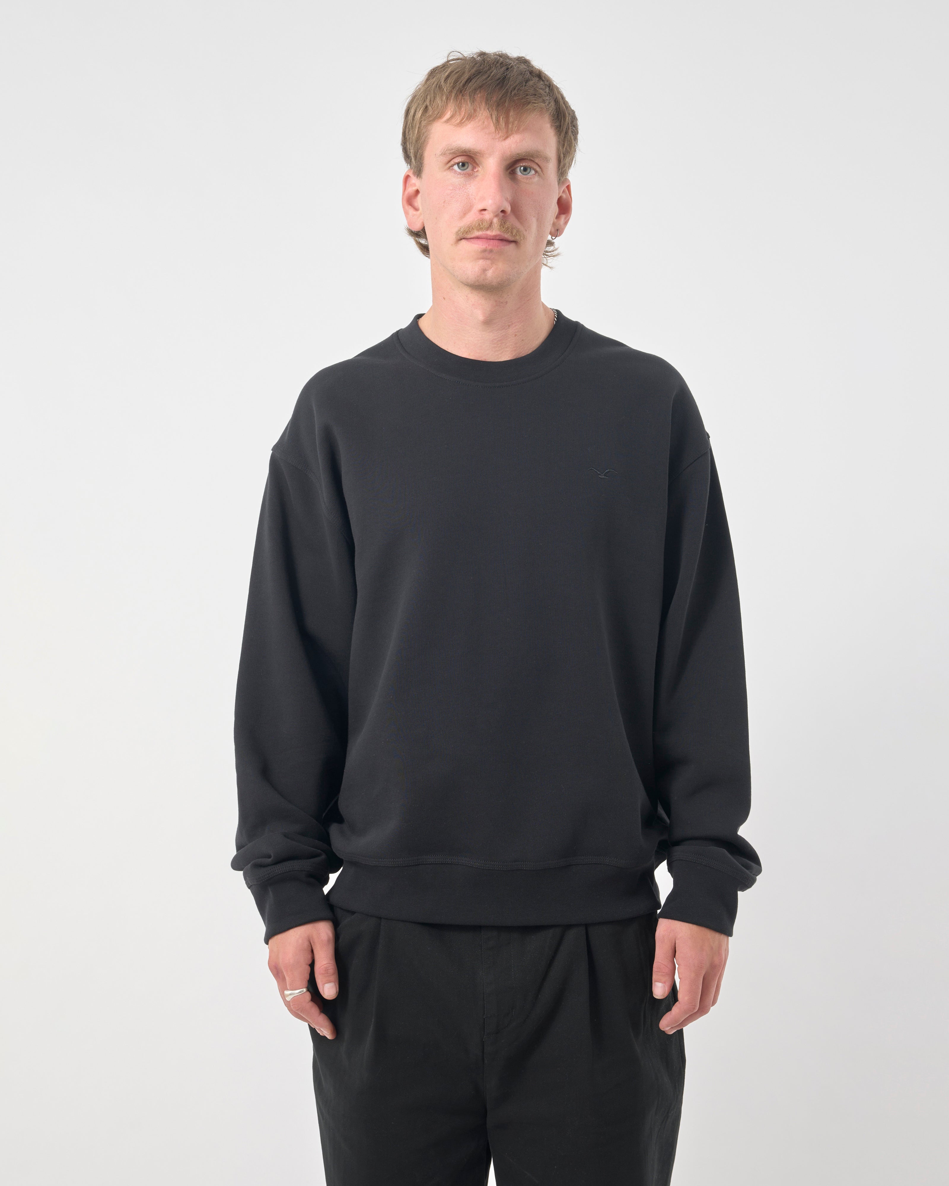 cleptomanicx-ligull-boxy-crop-crewneck-sweatshirt-bio image 3