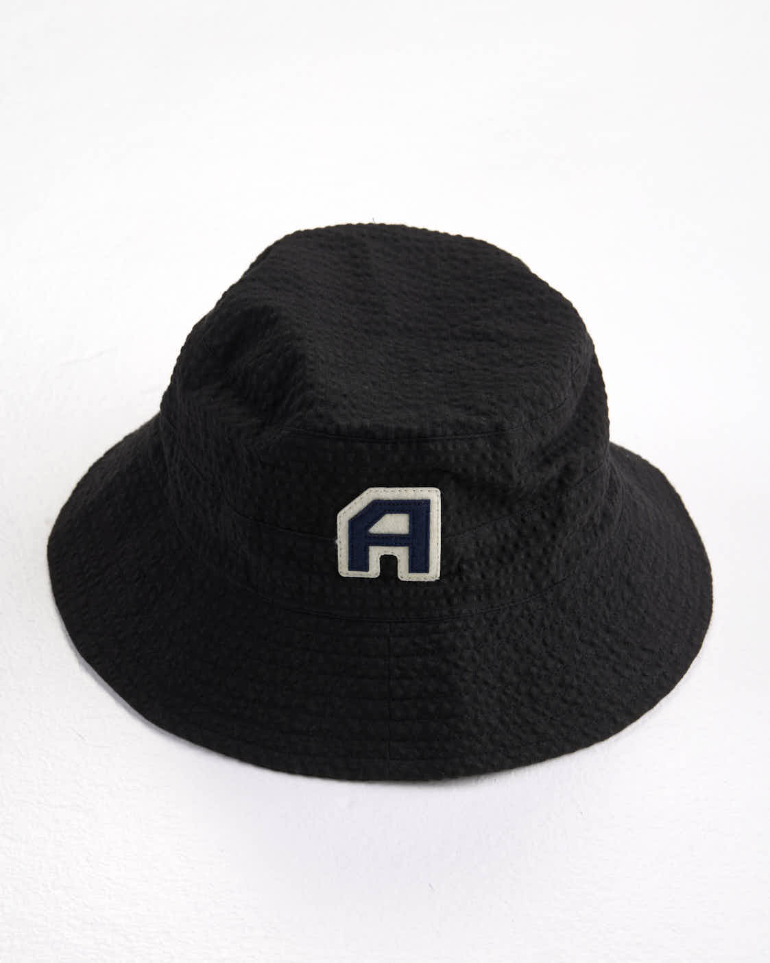 arniko-a-bucket-hat-fischerhut-schwarz-seersucker-biobaumwolle image 1