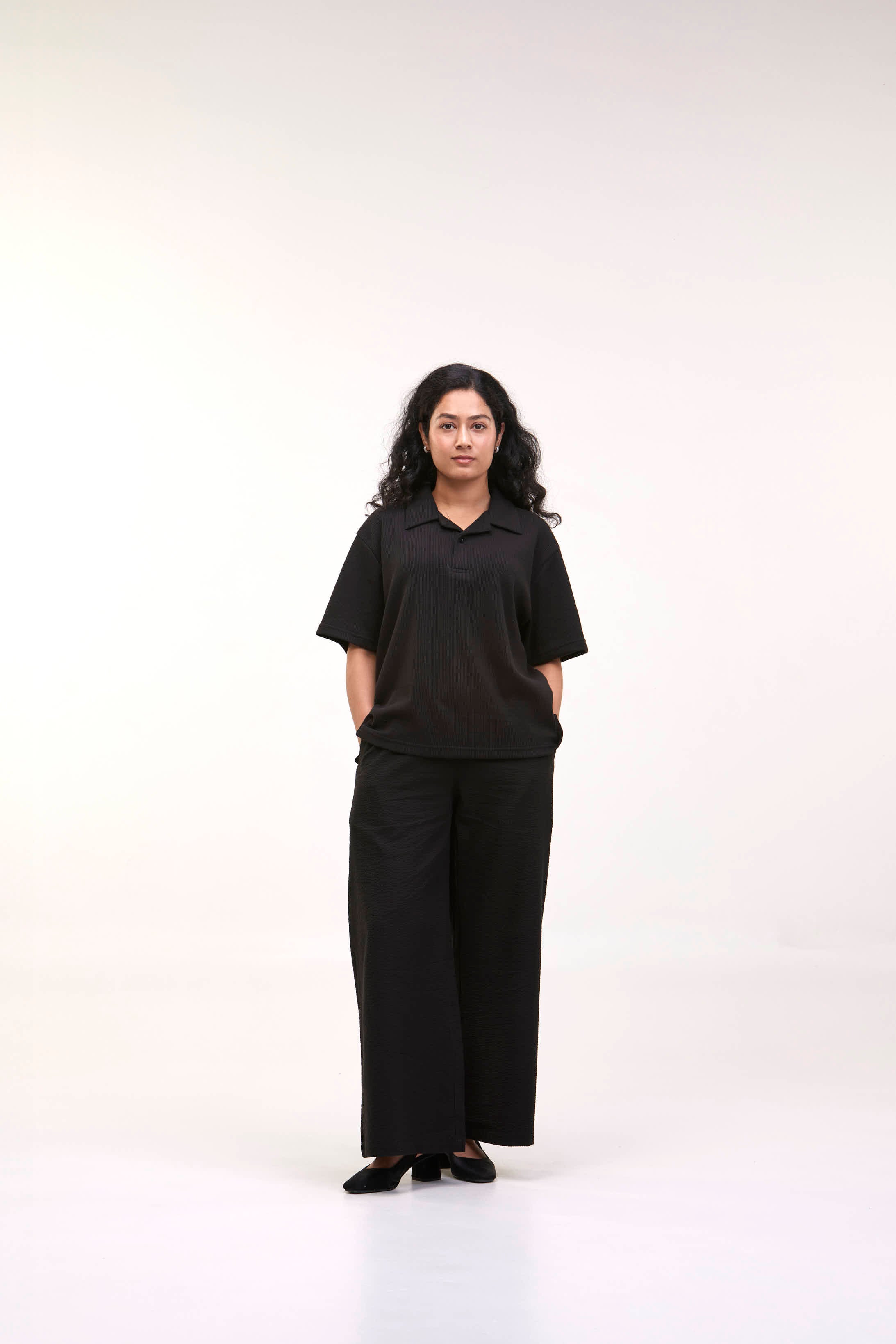 arniko-rosa-black-seersucker-hose-damen-schwarz-bio-baumwolle image 4