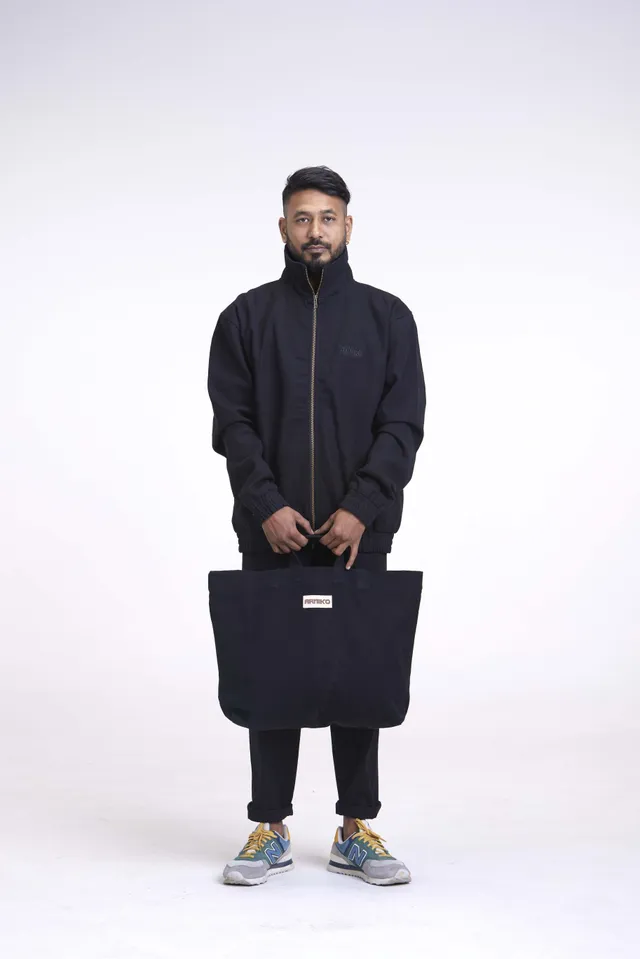 arniko-carrier-tasche-schwarz-canvas-bio-baumwolle image 1