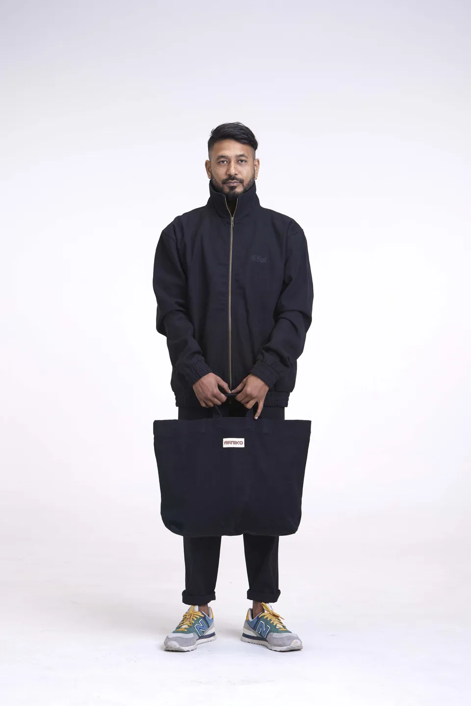 arniko-carrier-tasche-schwarz-canvas-bio-baumwolle image 1