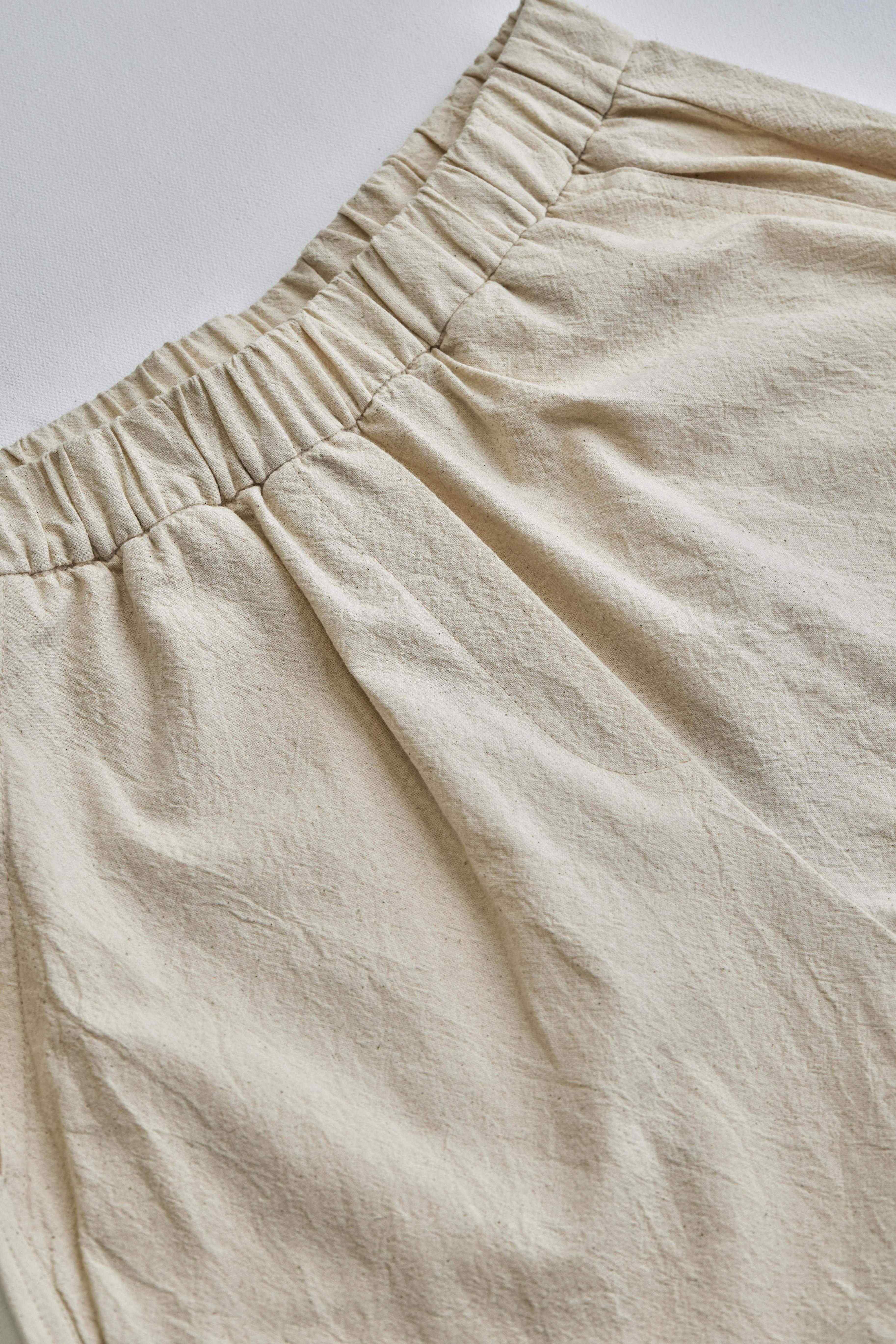 arniko-nuru-off-white-shorts-damen-bio-baumwolle image 3