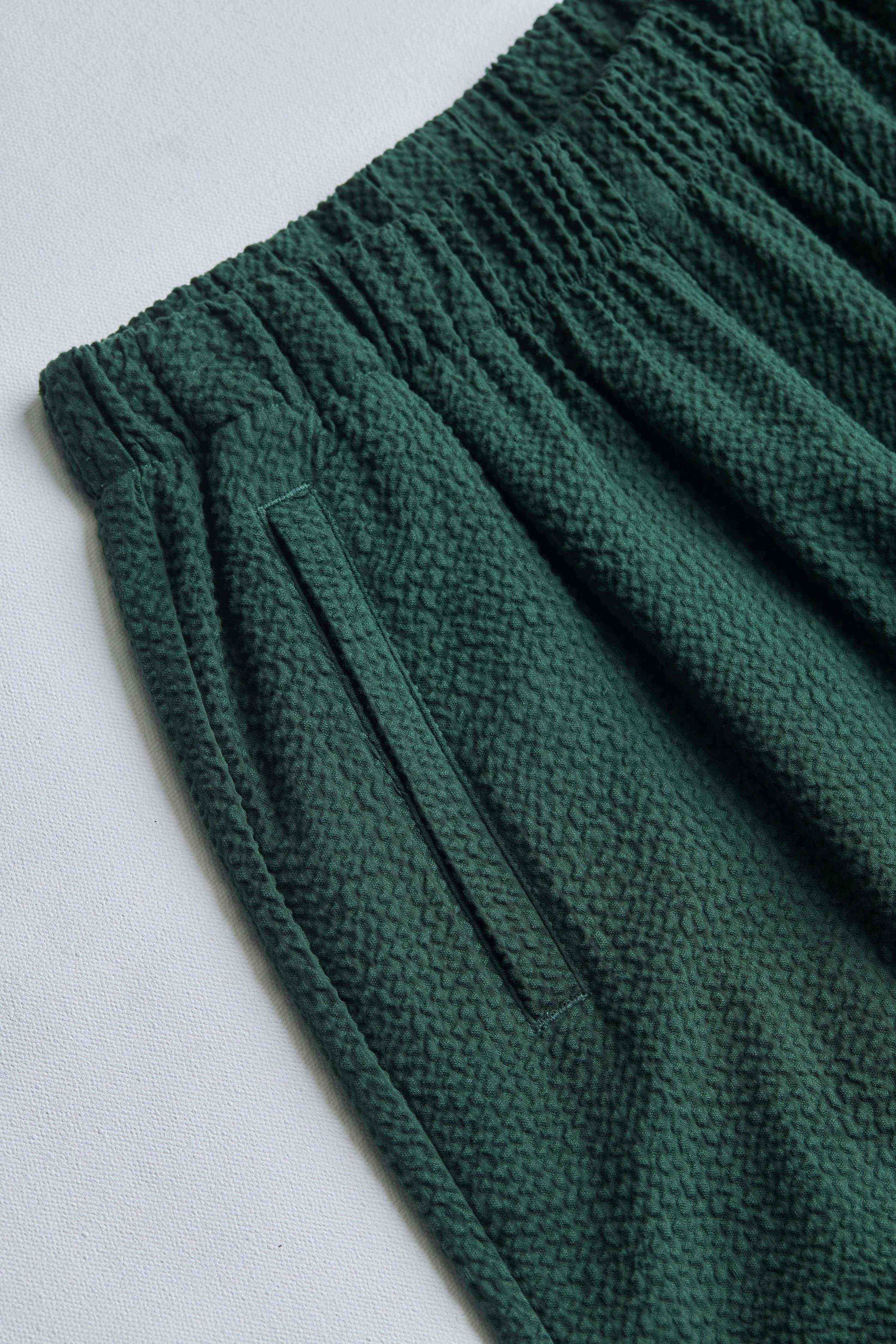arniko-salome-hose-green-seersucker-damen-bio-baumwolle image 2