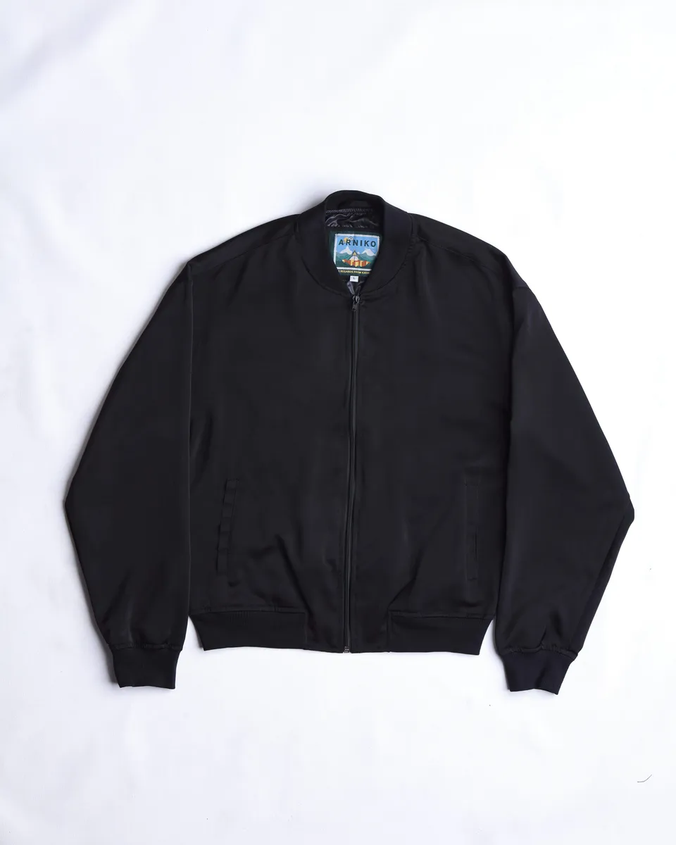 arniko-binam-jacke-schwarz-satin-leicht image 1