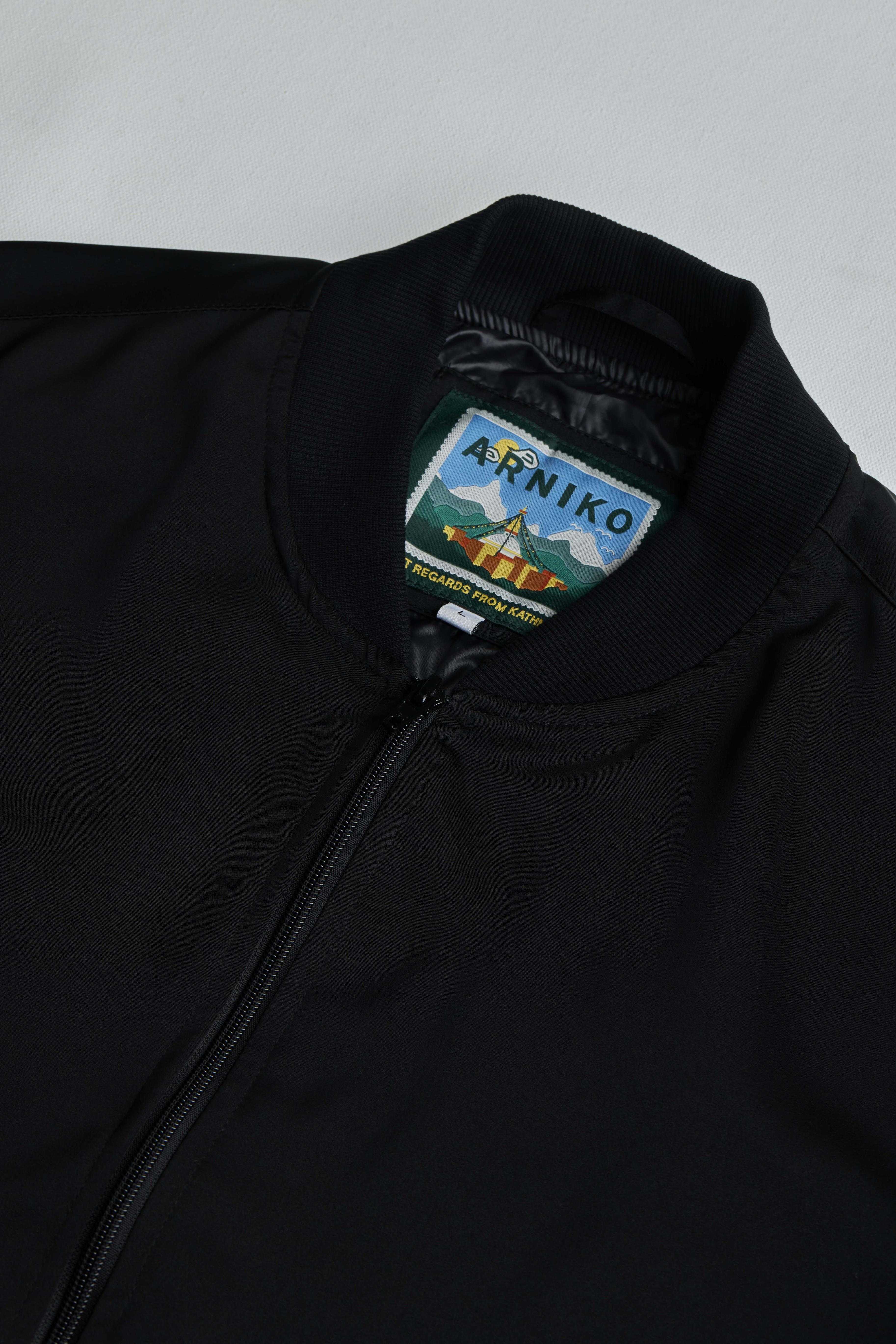 arniko-binam-jacke-schwarz-satin-leicht image 2