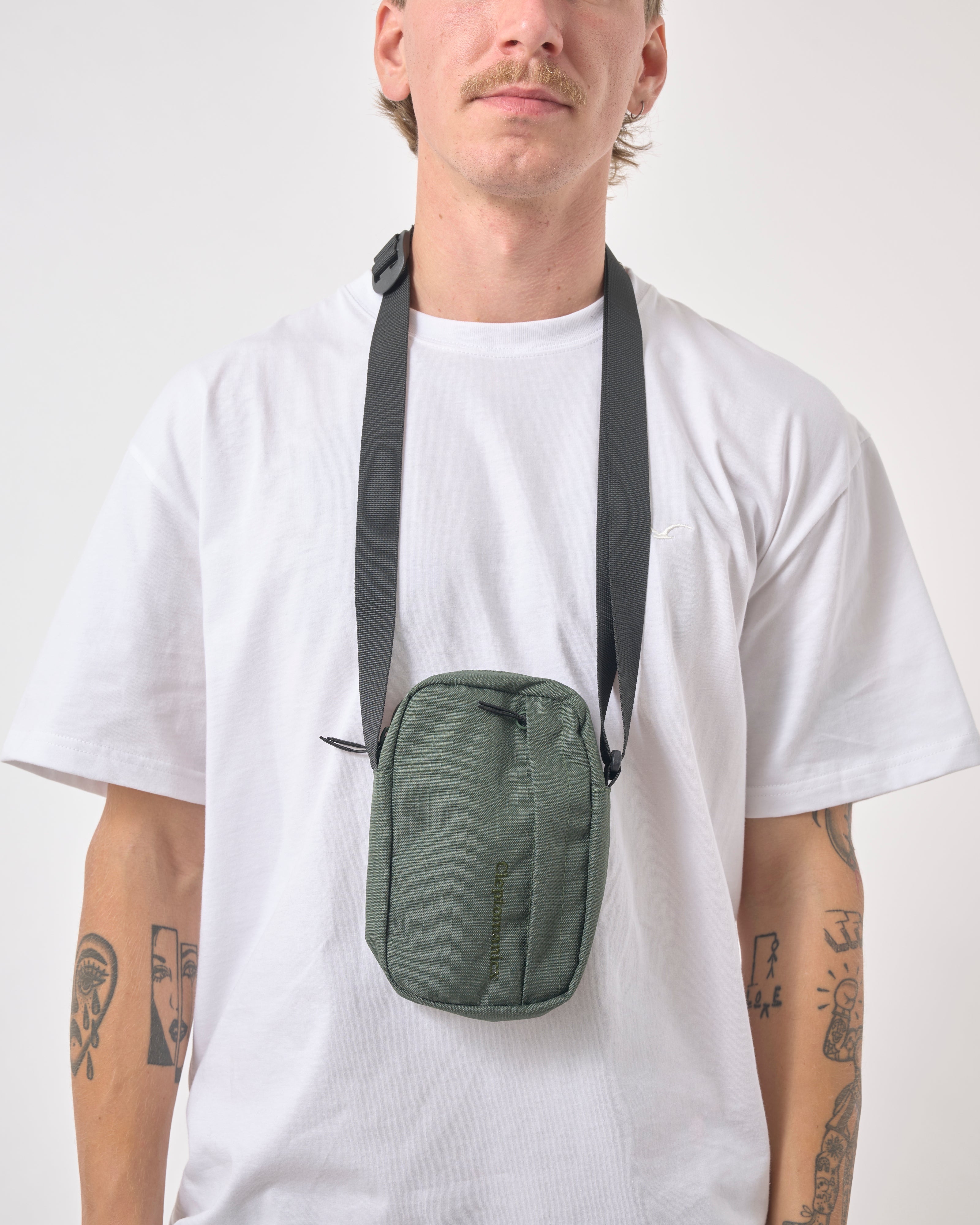 cleptomanicx-shoulder-bag-umh-ngetasche-os-recycelt-0-9l image 2