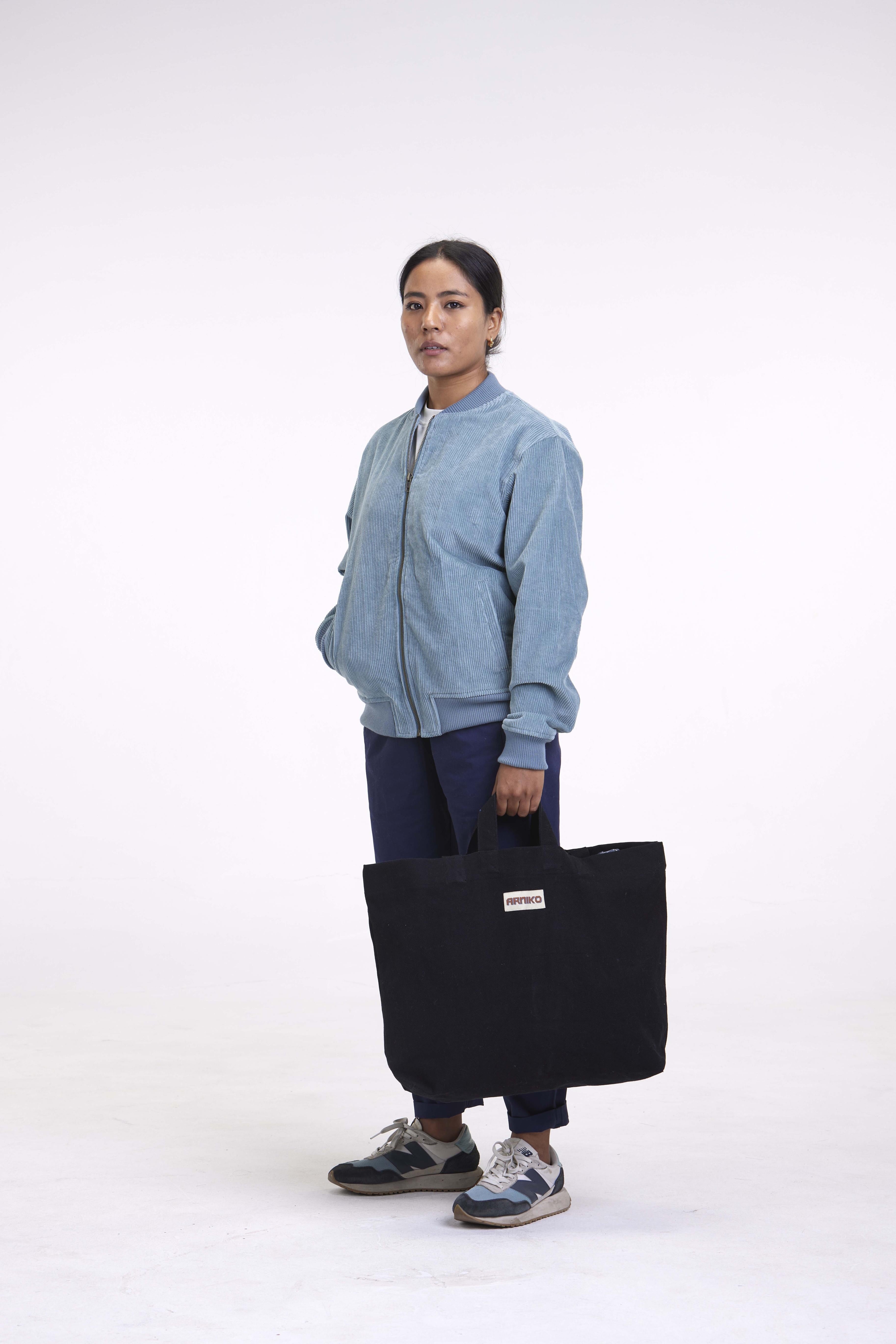 arniko-carrier-tasche-schwarz-canvas-bio-baumwolle image 5