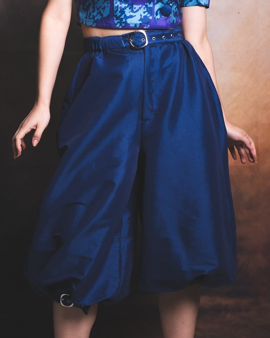 bloomers-bloom-navy-ballonhose-taffet-mit-schnallen image 2
