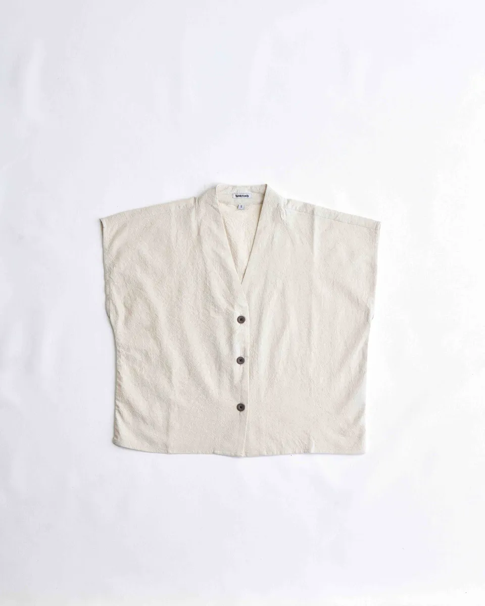 arniko-nuru-off-white-weste-creme-bio-baumwolle image 1
