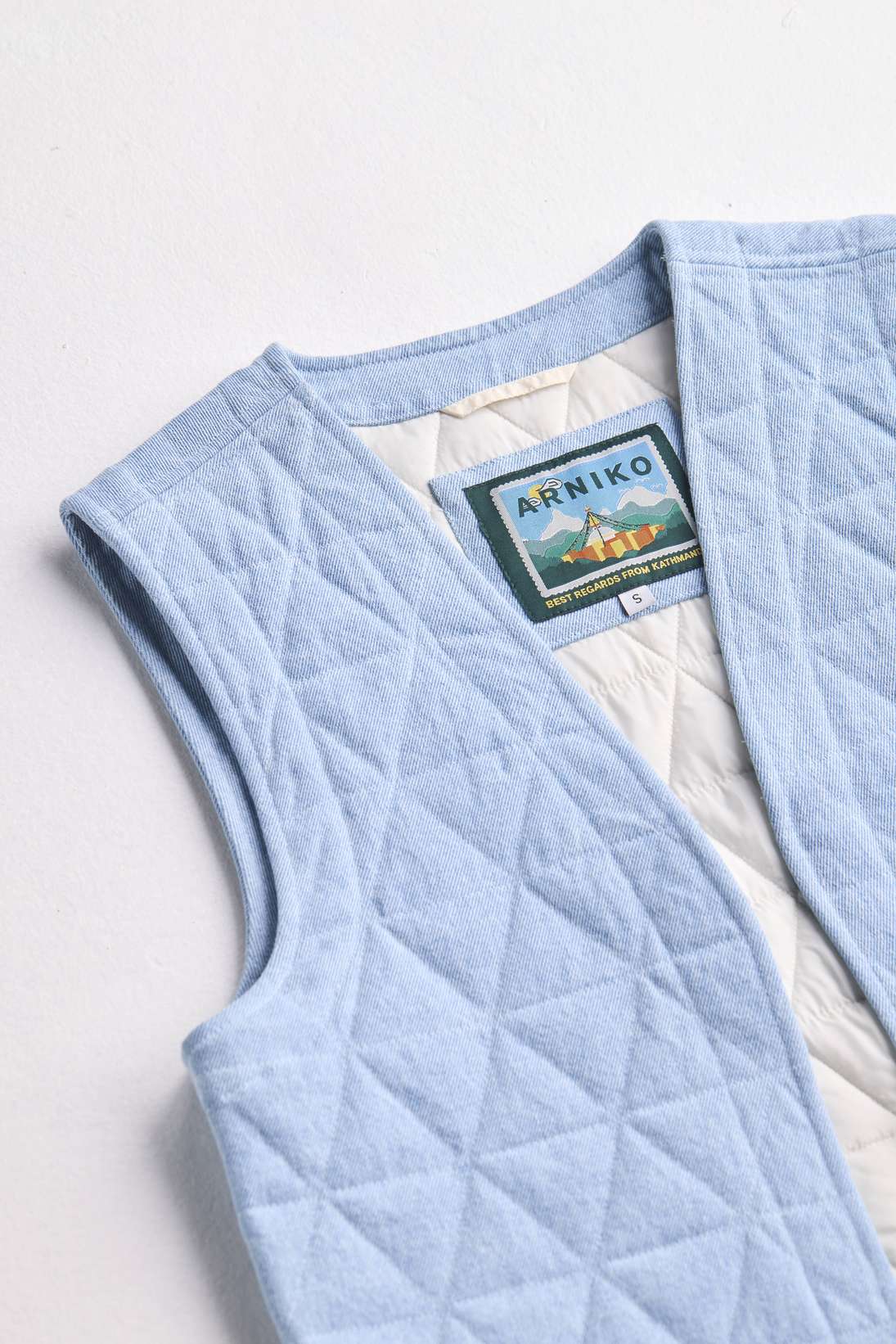 arniko-zoi-weste-hellblau-denim-damen image 3