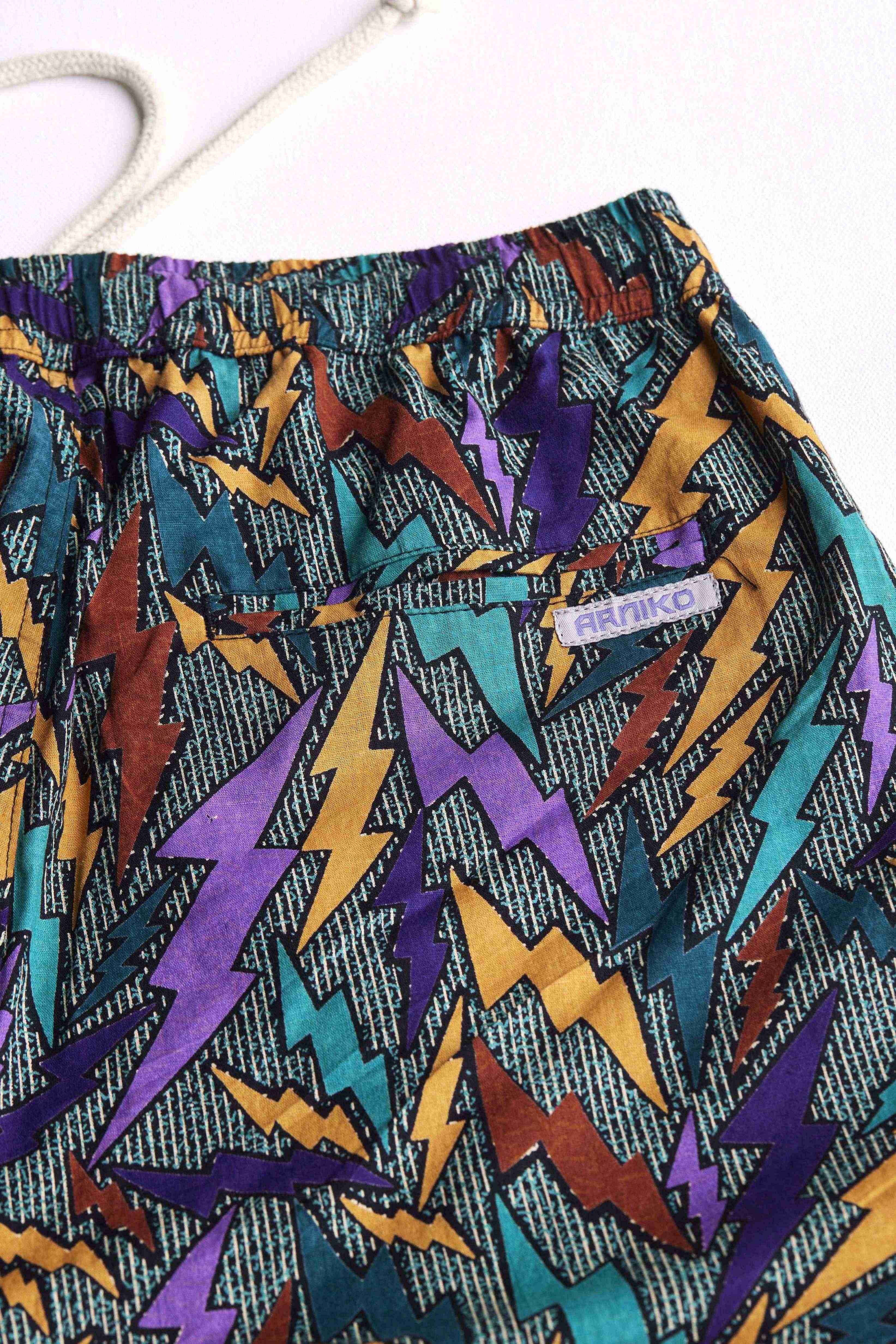 arniko-rishi-shorts-thunder-retro-aus-livaeco image 3