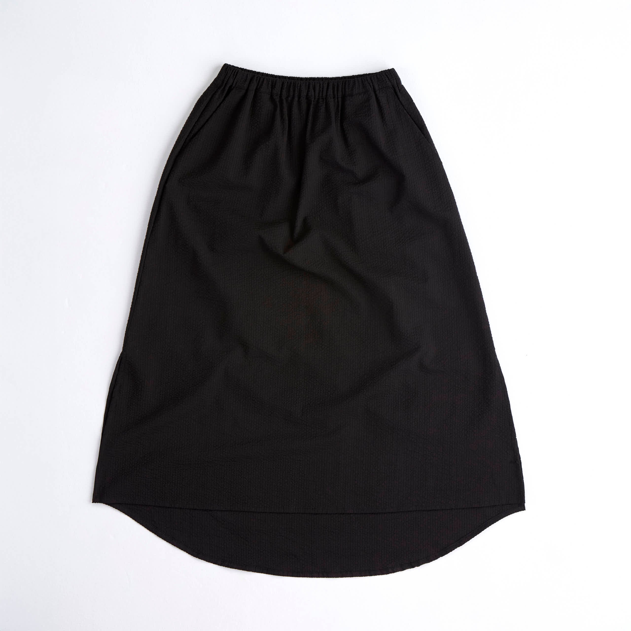 arniko-valerie-rock-damen-schwarz-seersucker-bio-baumwolle image 1