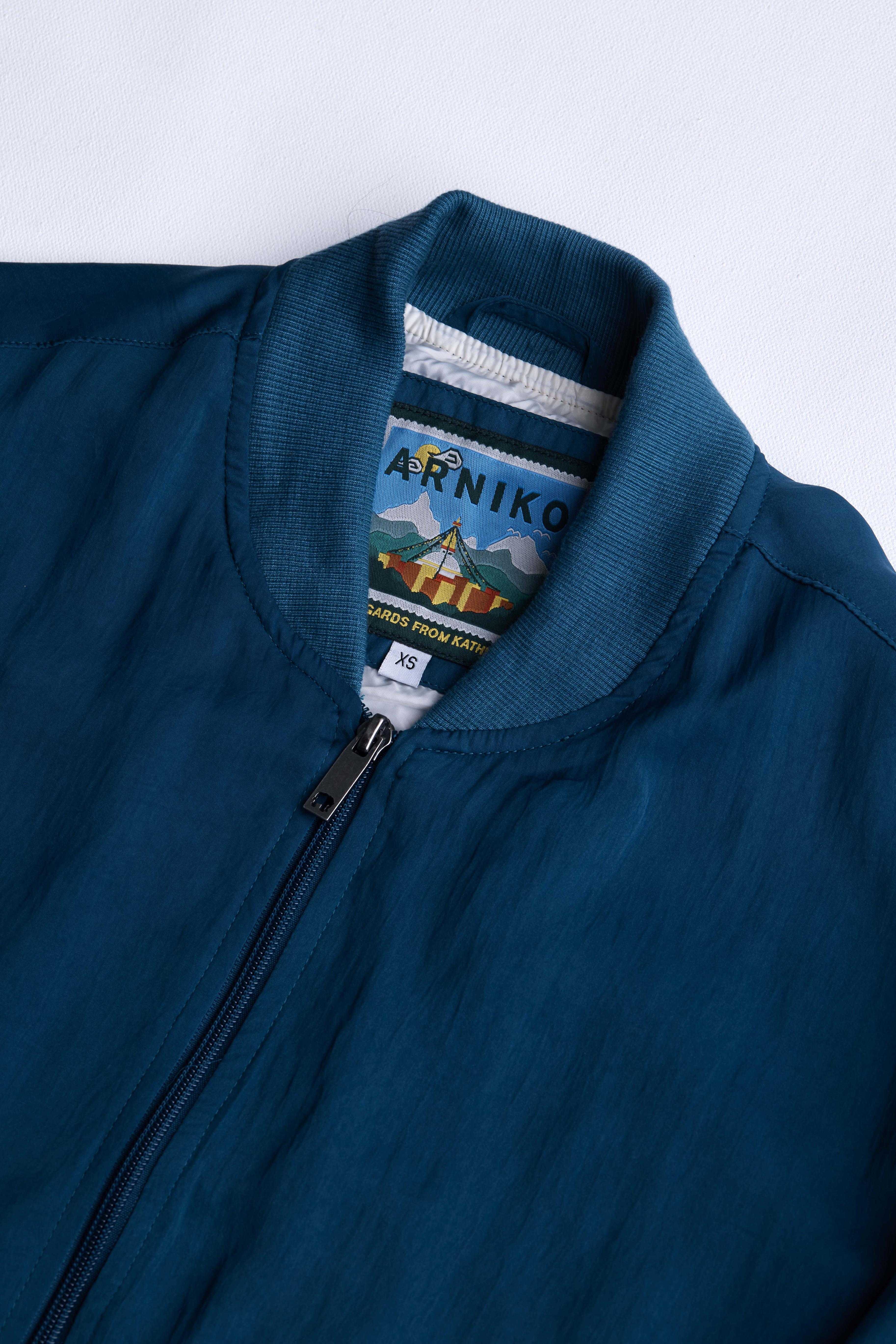 arniko-binam-jacke-blau-satin-mit-reissverschluss image 2