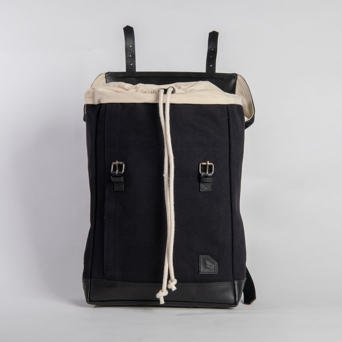 arniko-classic-backpack-all-black-rucksack-12l-laptop image 3