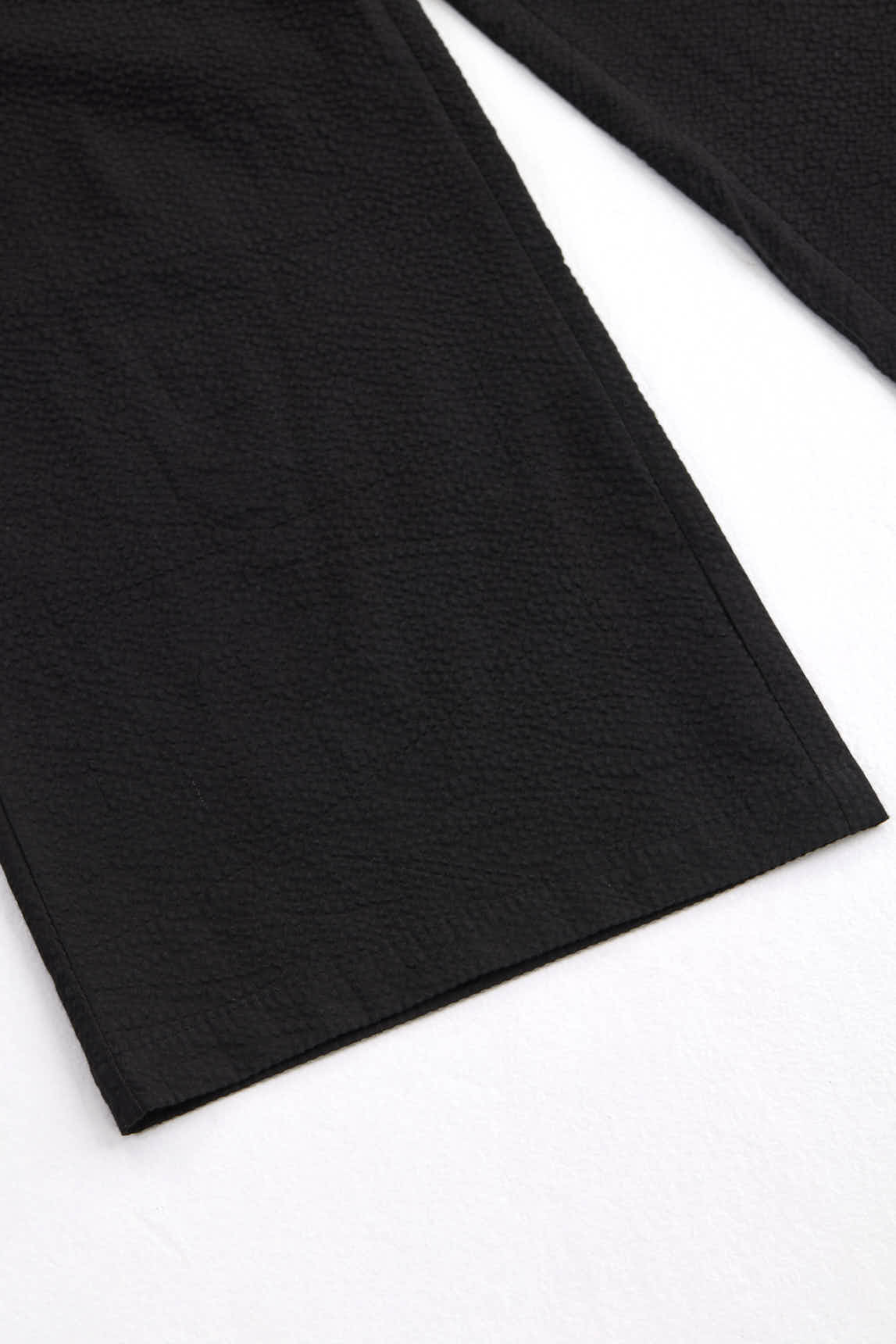 arniko-rosa-black-seersucker-hose-damen-schwarz-bio-baumwolle image 3