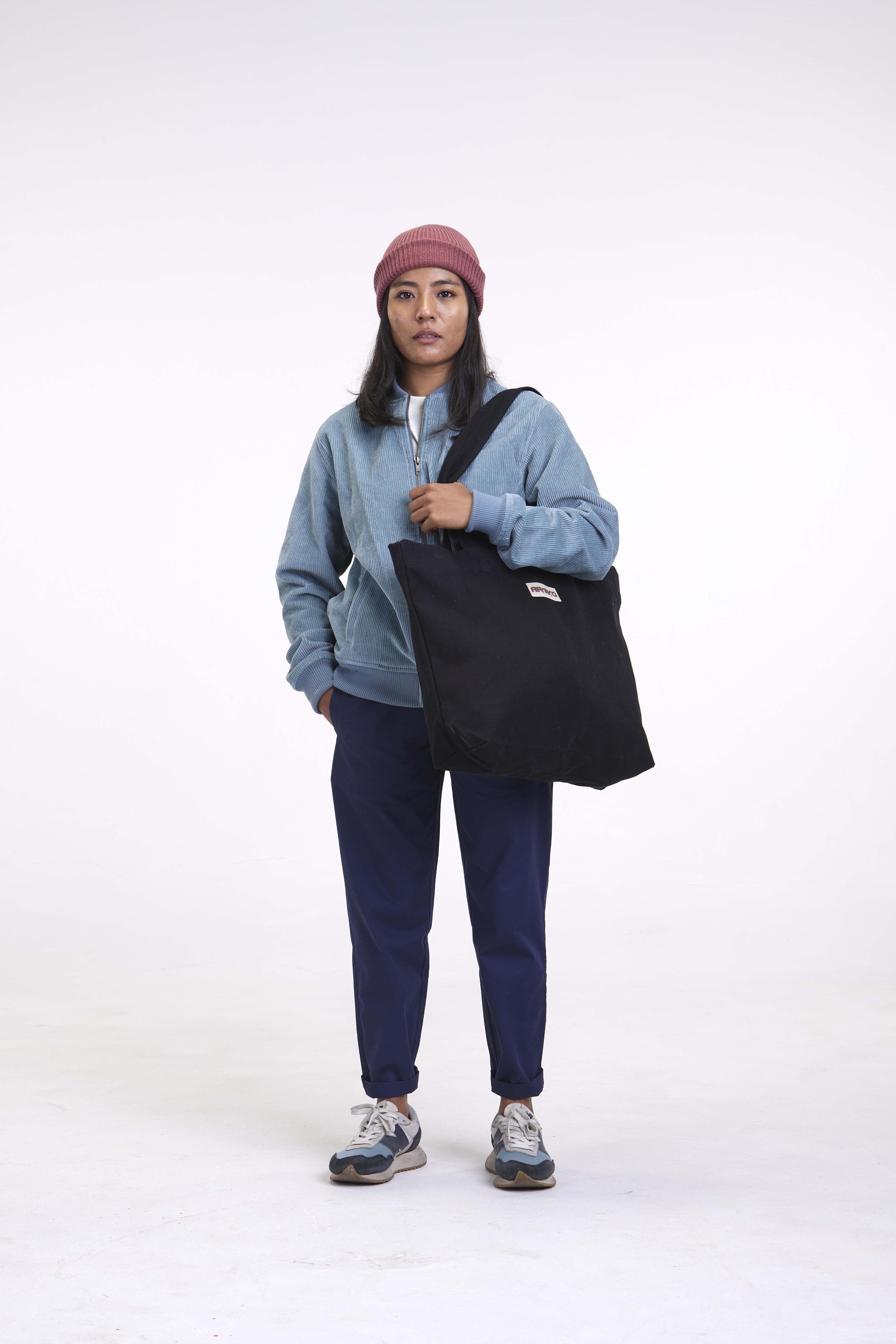 arniko-carrier-tasche-schwarz-canvas-bio-baumwolle image 6