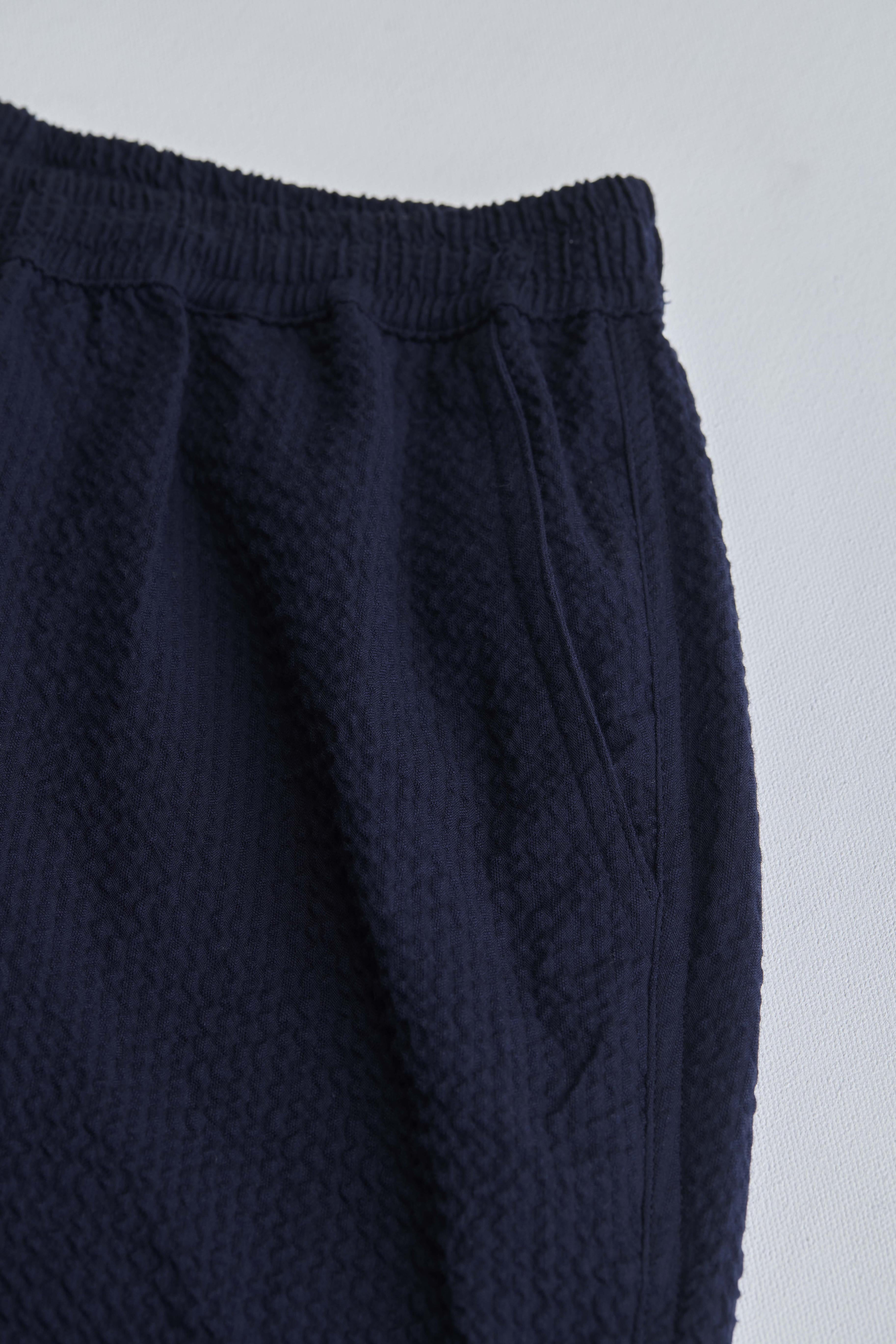 arniko-rishi-shorts-seersucker-navy-bio-baumwolle image 2