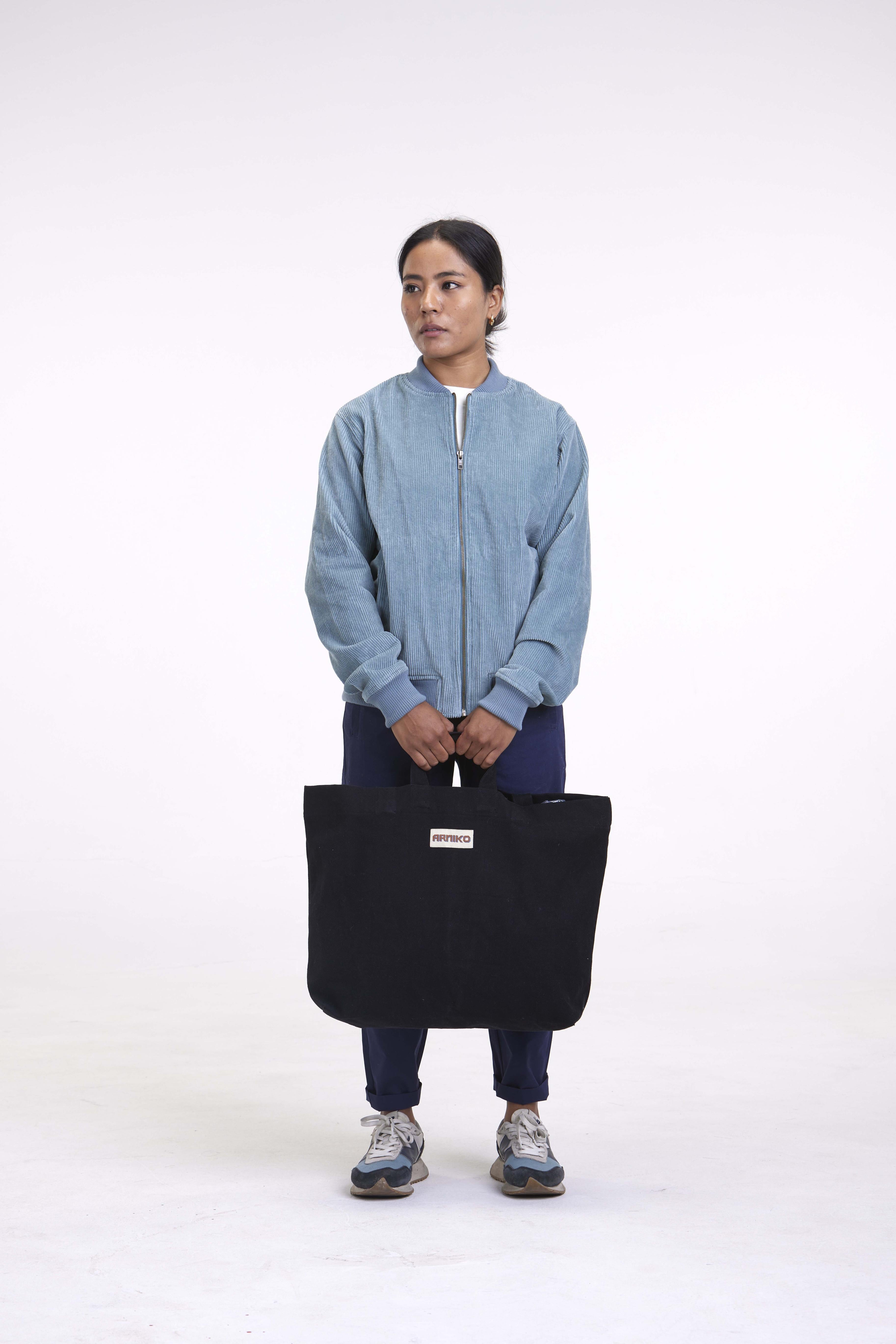 arniko-carrier-tasche-schwarz-canvas-bio-baumwolle image 4