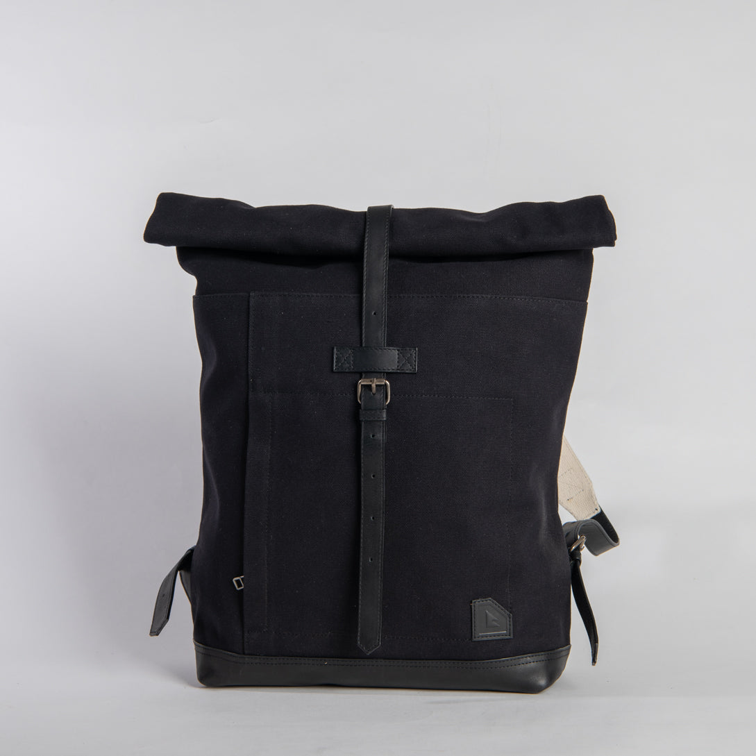 arniko-backpack-roll-up-all-black-rucksack-baumwolle image 1