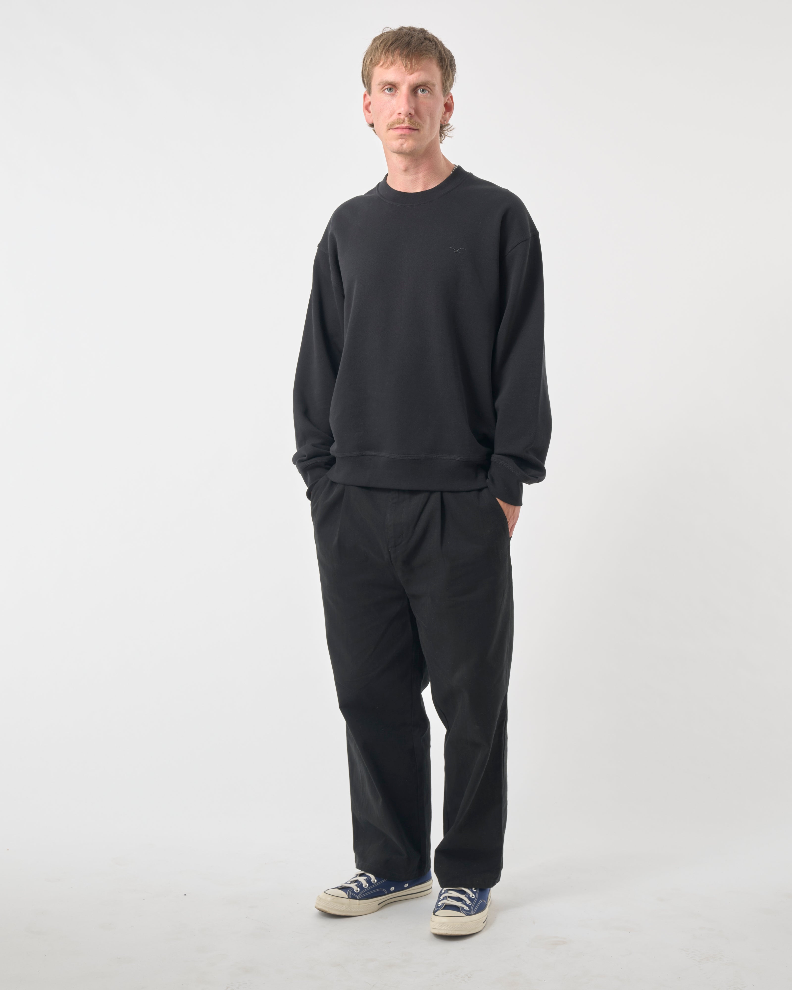 cleptomanicx-ligull-boxy-crop-crewneck-sweatshirt-bio image 2