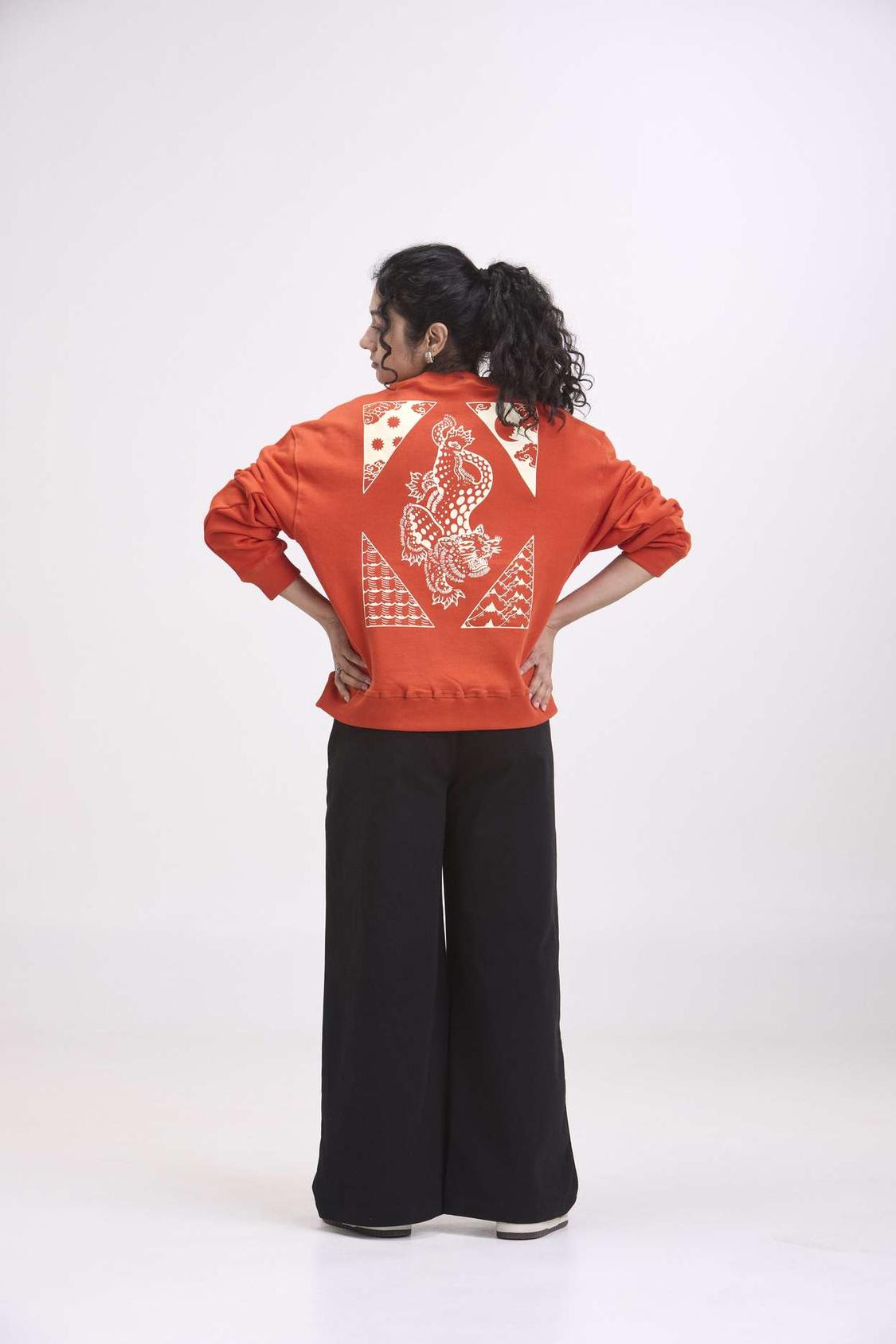arniko-mustang-sweater-cropped-orange-damen-bio-print image 6