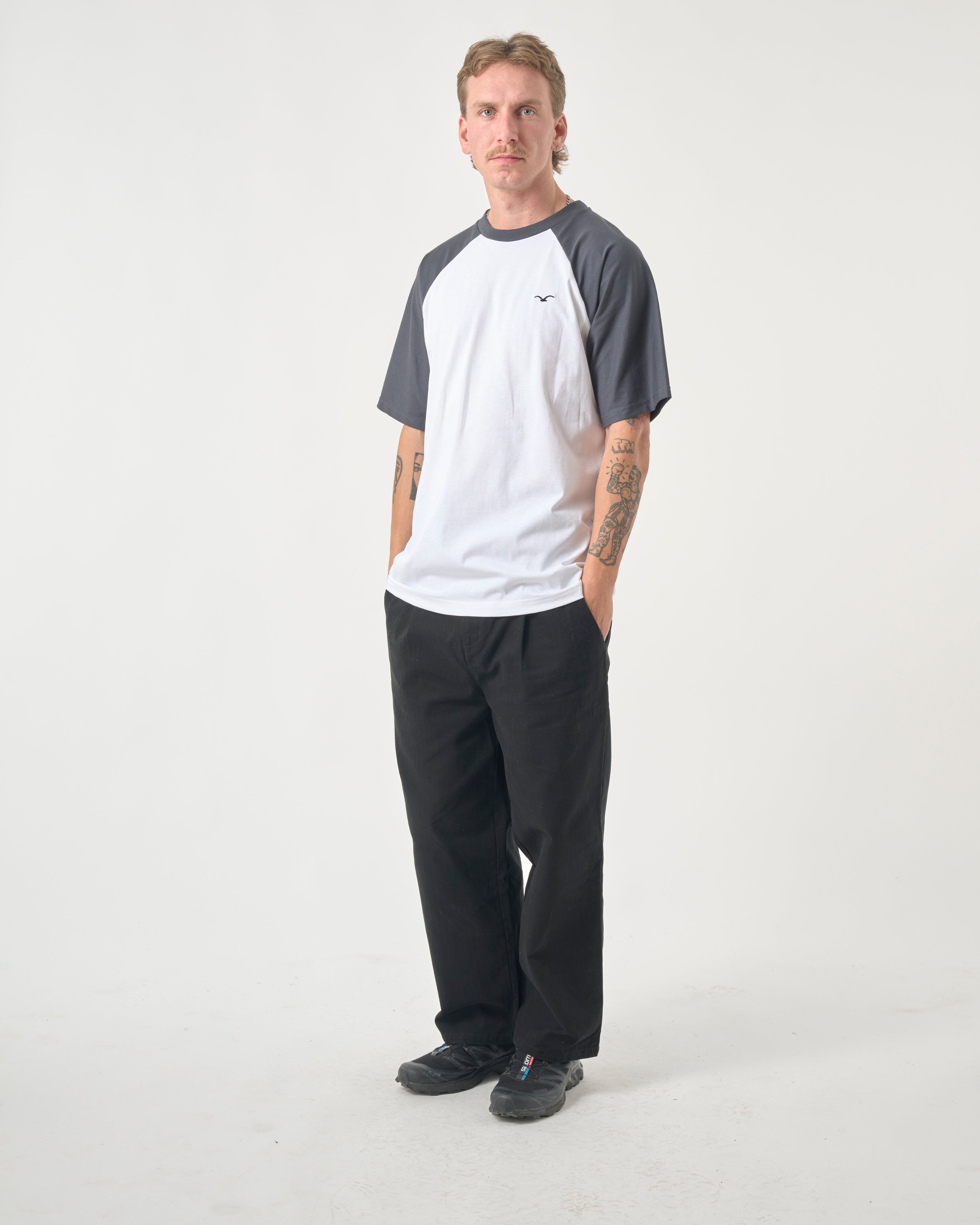 cleptomanicx-boxy-tee-ligull-college-t-shirt-raglan-m image 2