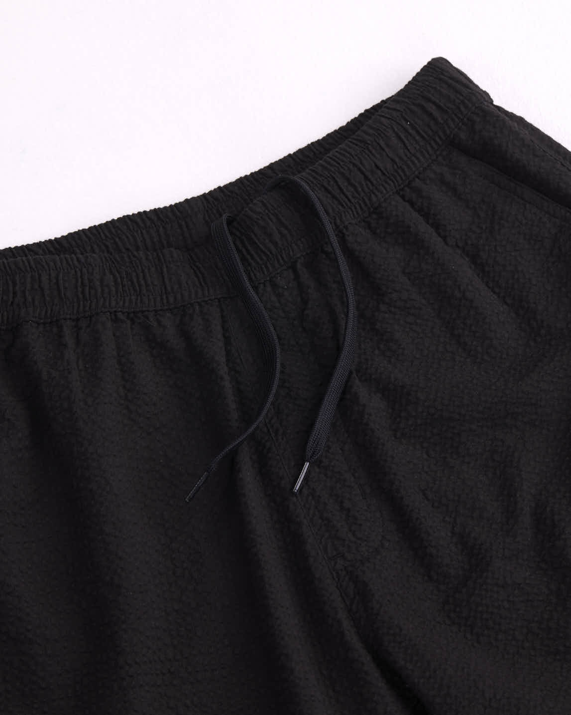 arniko-rishi-shorts-schwarz-seersucker-bio image 2